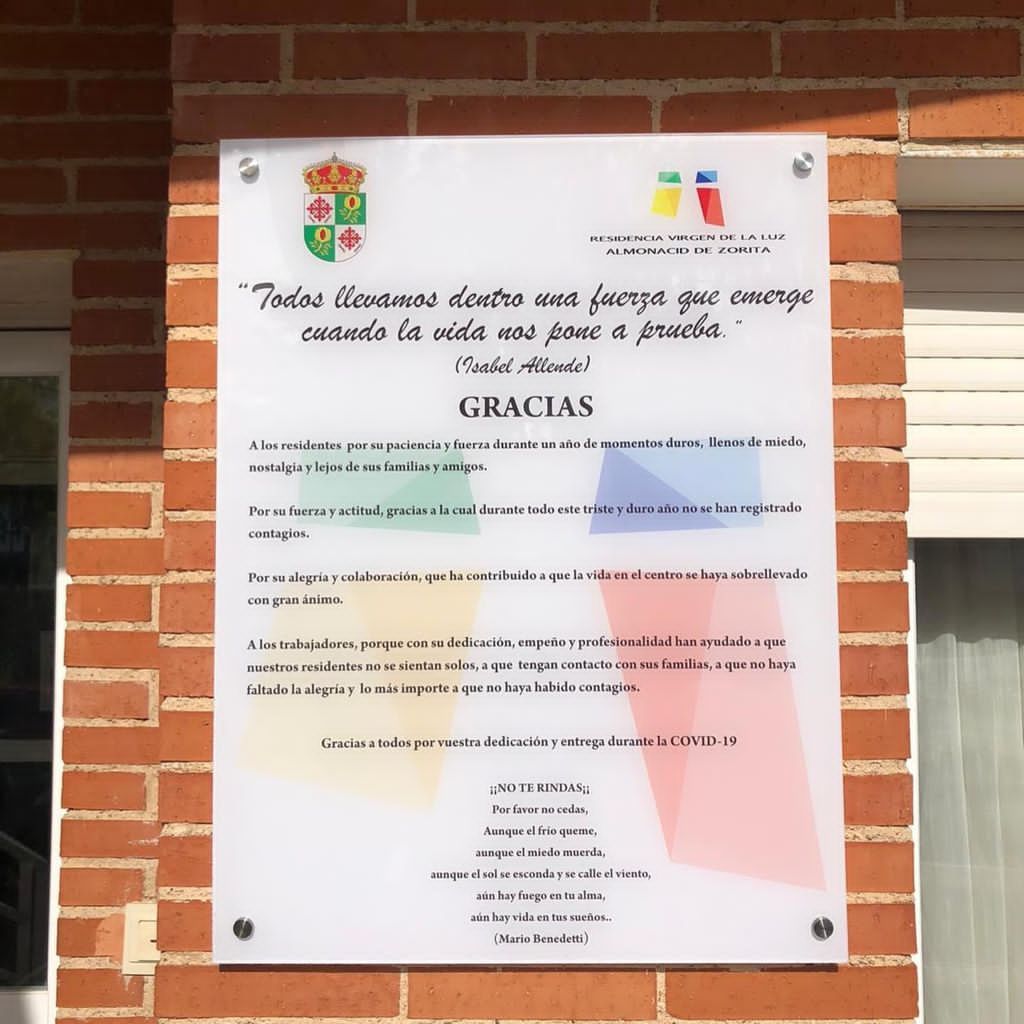 Placa en homenaje a los mayores y trabajadores de la Residencia Virgen de la Luz de Almonacid