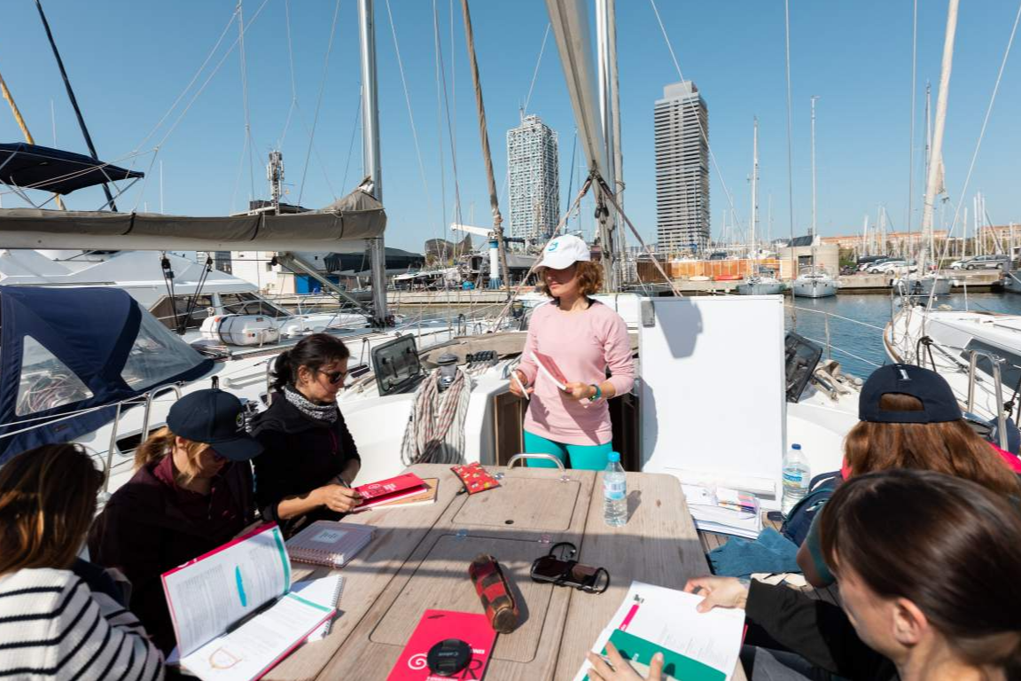 Aprender a navegar a vela de la mano de Alamar Sailing