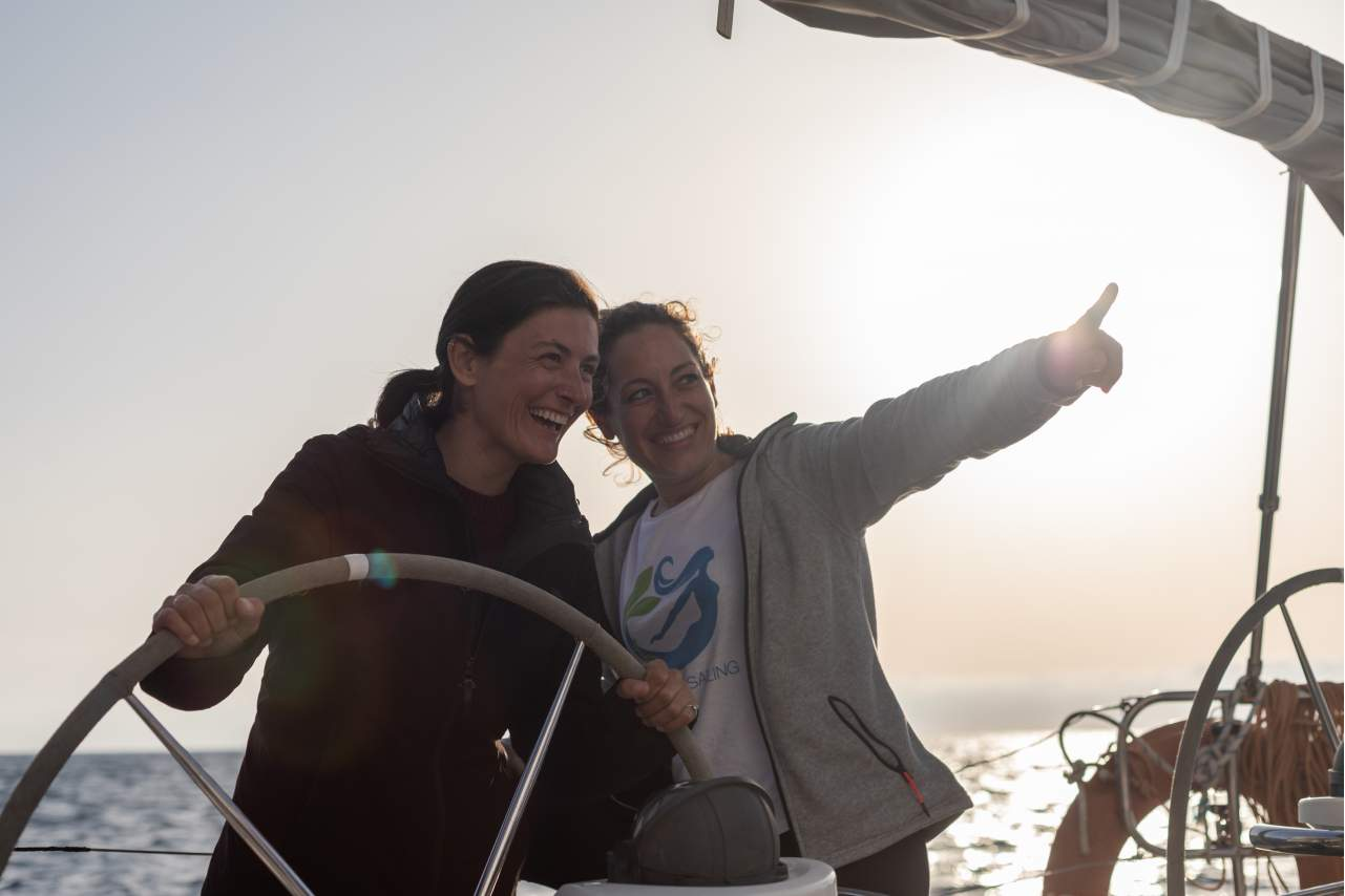 ¿Por qué nace iniciativa de enseñar a navegar a vela a mujeres? por Alamar Sailing