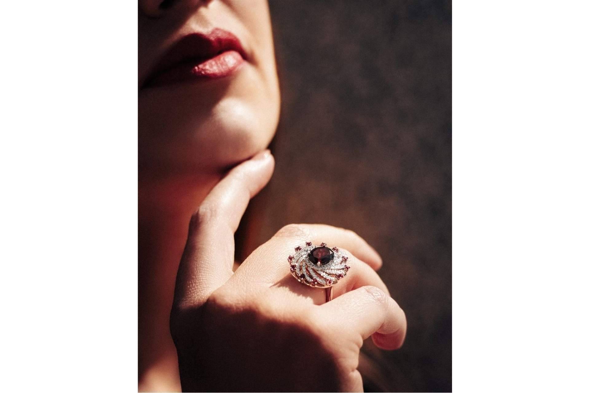 The Soft Cheek: diseños únicos de piedras preciosas con gemas brillantes