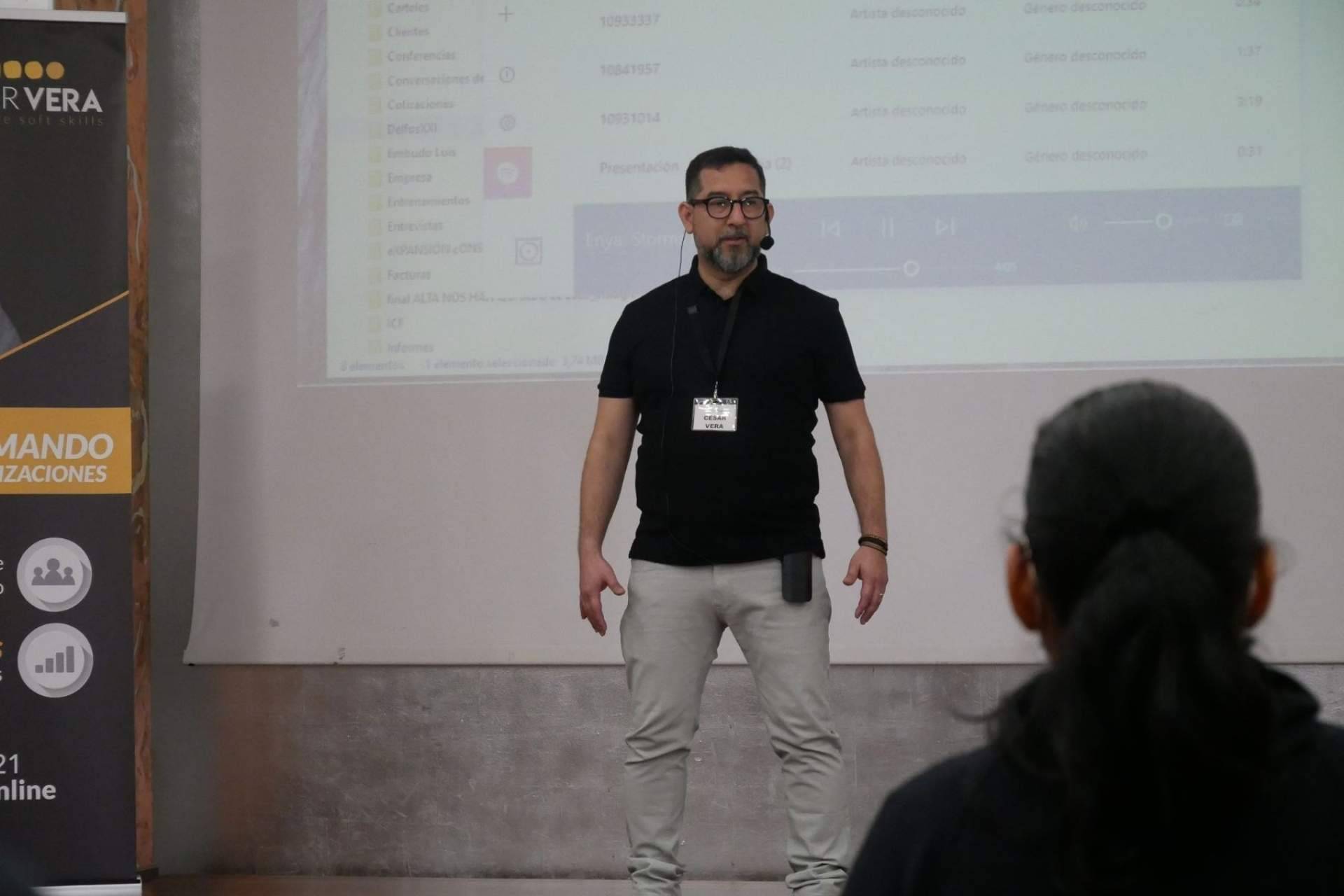 Poner fin a las limitaciones profesionales gracias al curso 'Iniciación a la PNL' del coach César Vera
