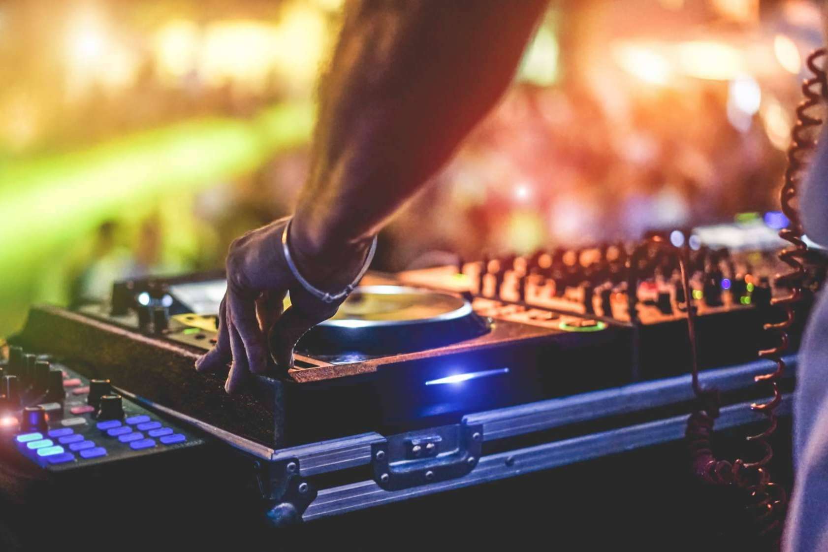 DJ con la mejor música para eventos y fiestas privadas de la mano de Iñaki Musik