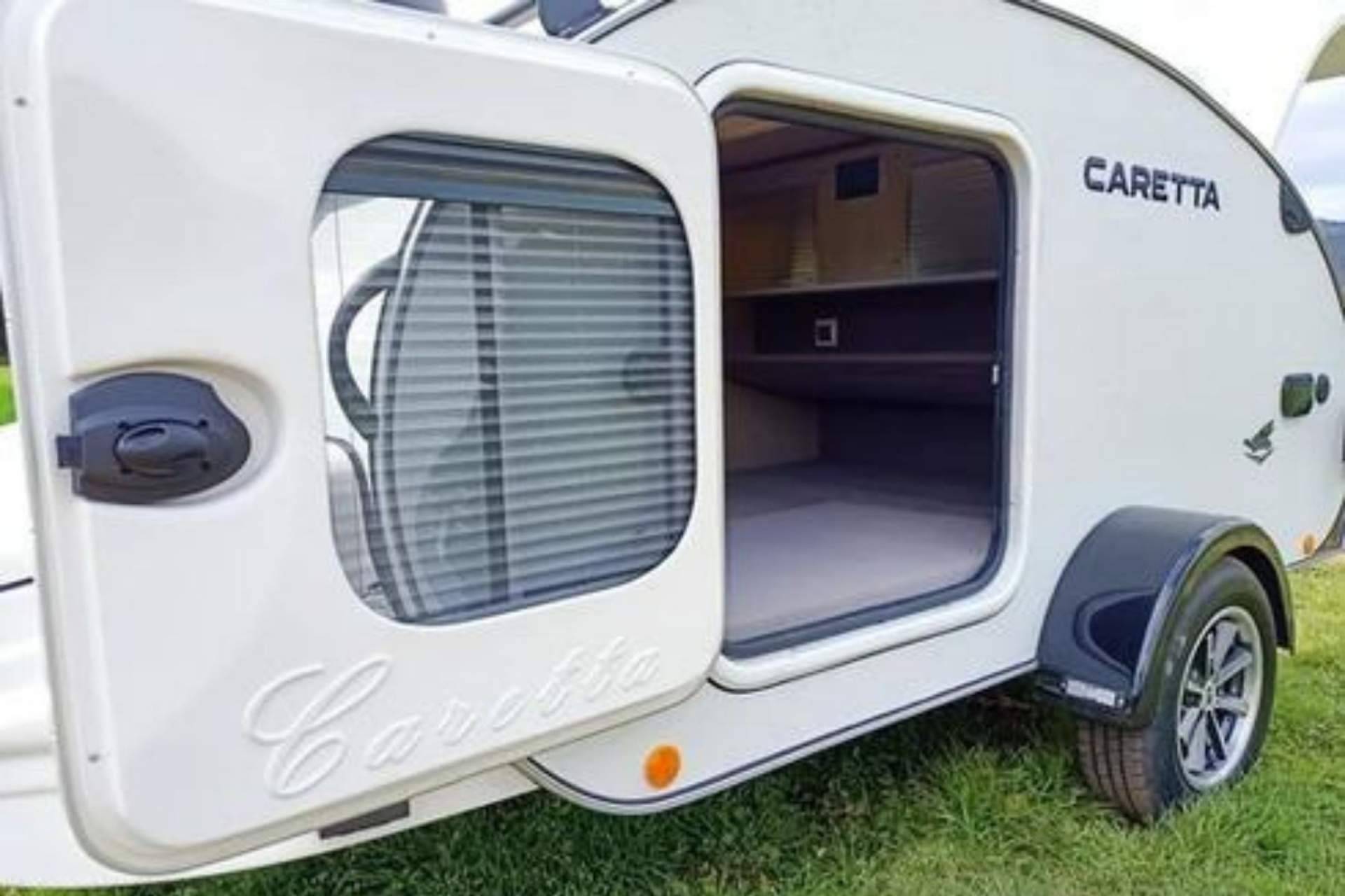 Minicaravanas.com dispone de mini caravanas para realizar viajes románticos
