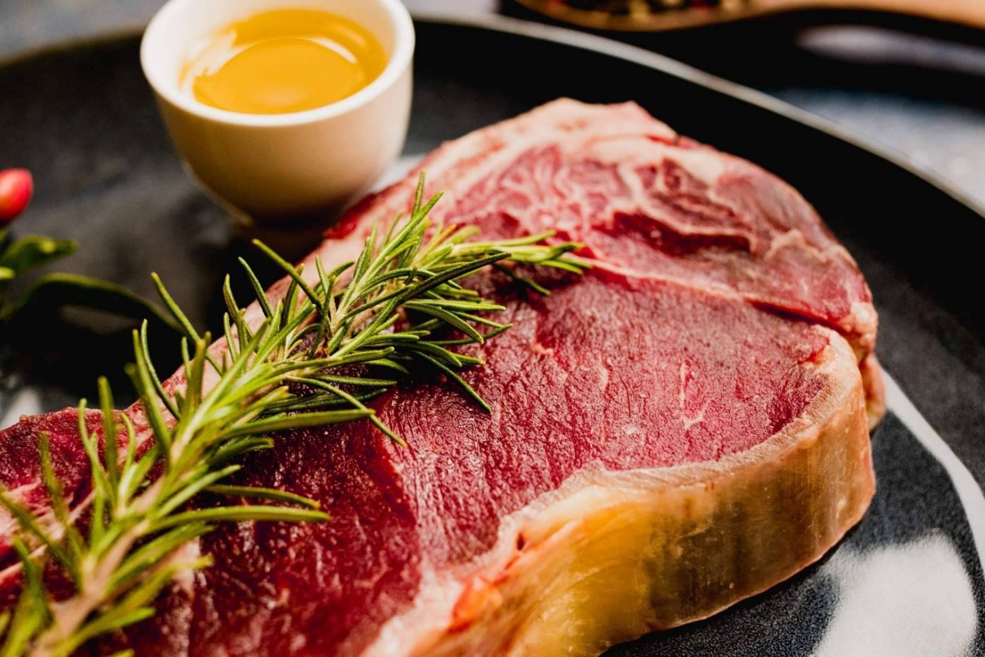 Sibbarita apuesta por la alta calidad de los productos con el chuletón de vaca o el bogavante azul
