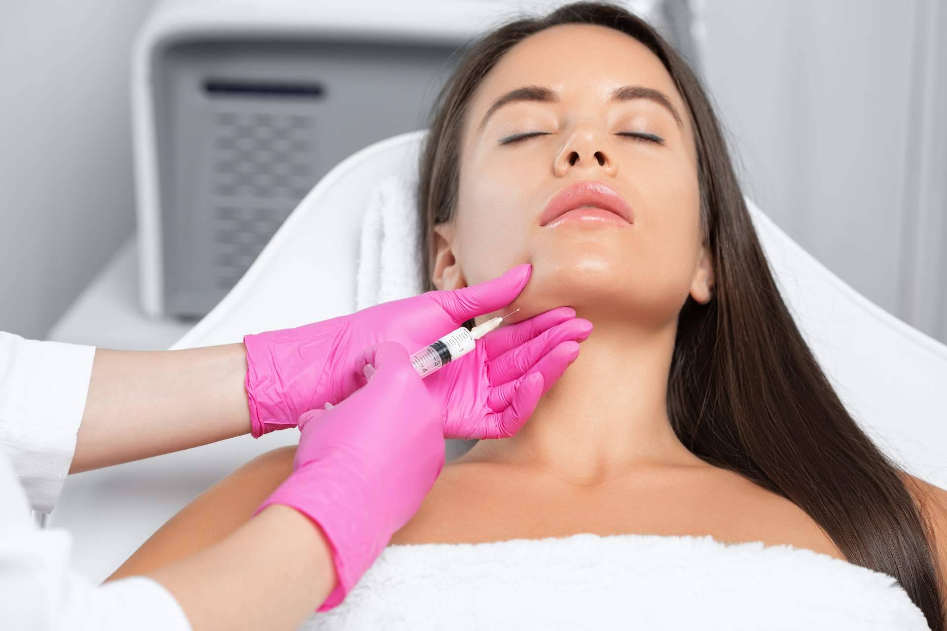 Remodelar la papada con el tratamiento Belkyra de ABB Medicina Estética