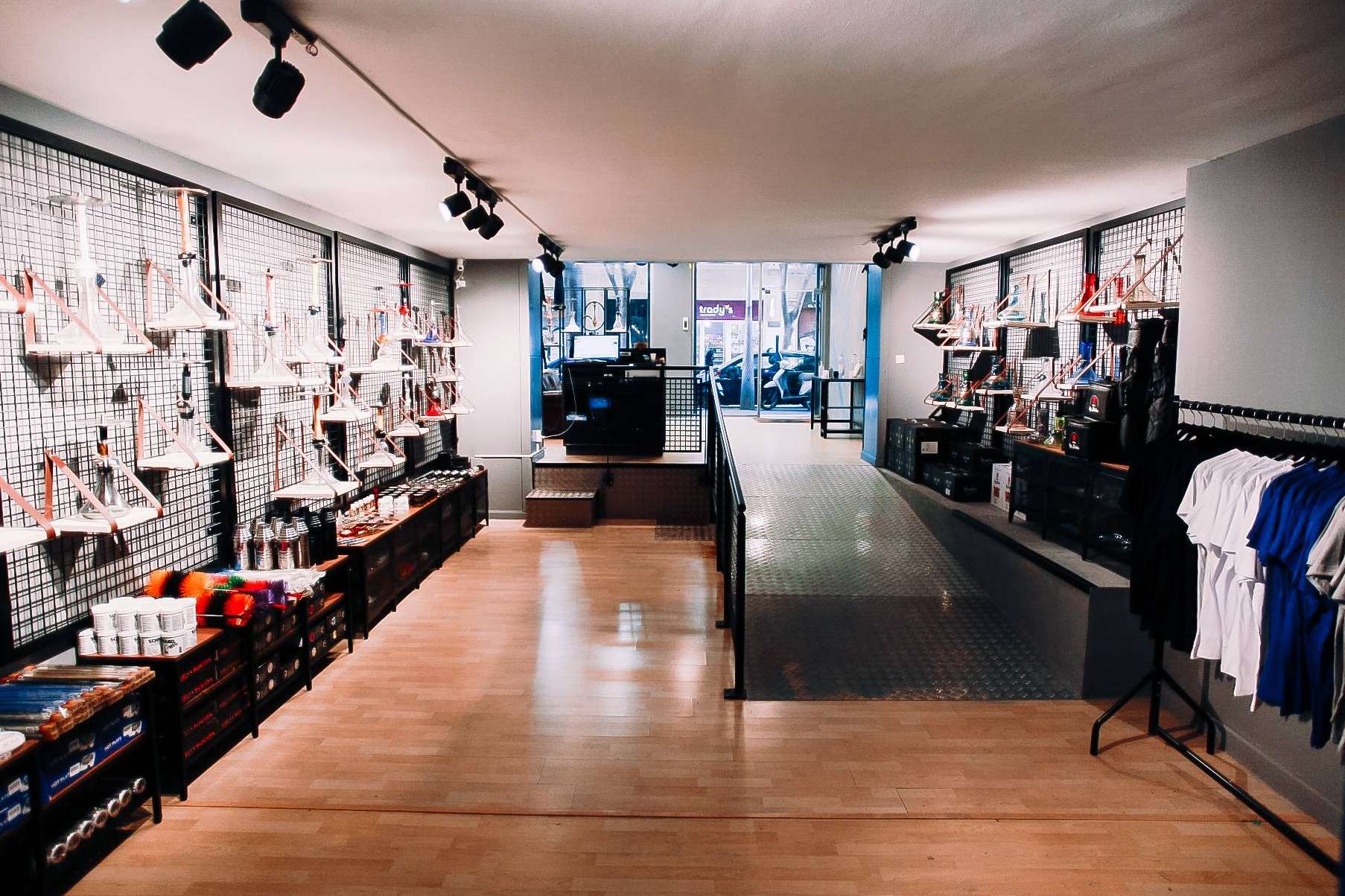 La segunda tienda física de la tienda especializada en cachimba, Bakkali Shisha Shop, aterriza en Barcelona