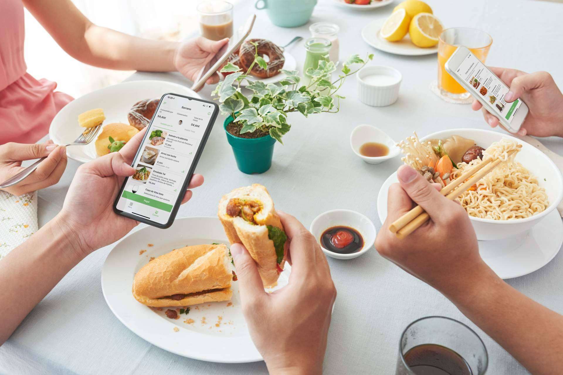 Pedir con el móvil dentro del restaurante, la nueva tendencia en hostelería que llega de la mano de Order In