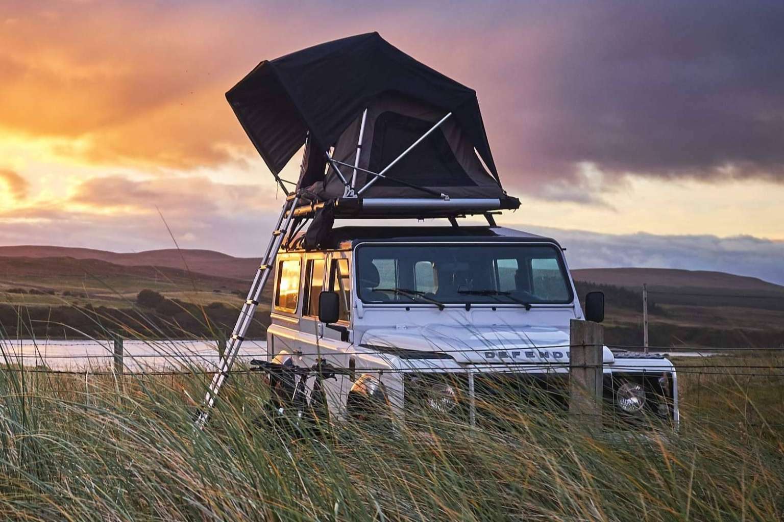 Foxcamper ofrece tiendas techo furgoneta en su página web para acampar disfrutando de la naturaleza de forma segura