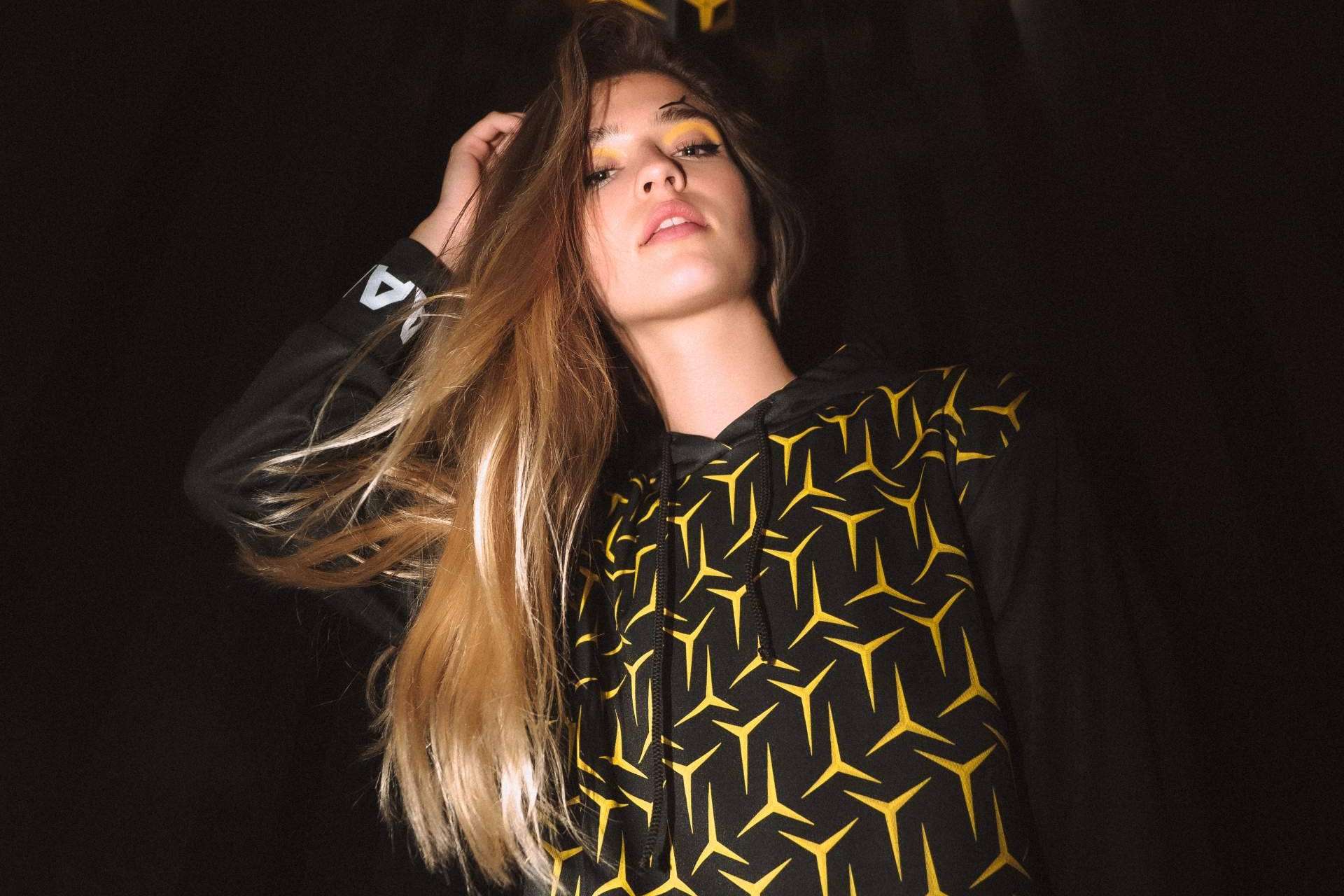 La ropa de Radikal Emotion, el universo de los grandes aficionados al mundo motor