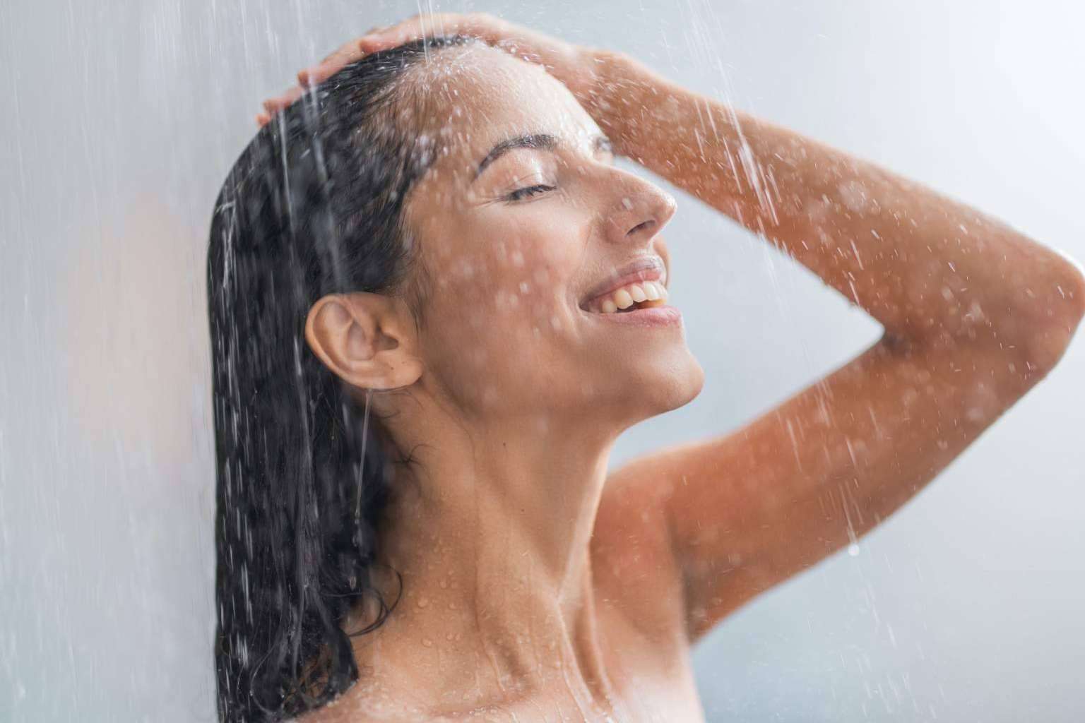 ¿Qué beneficios aporta el filtro de agua de H20 Taps para la alcachofa de ducha?