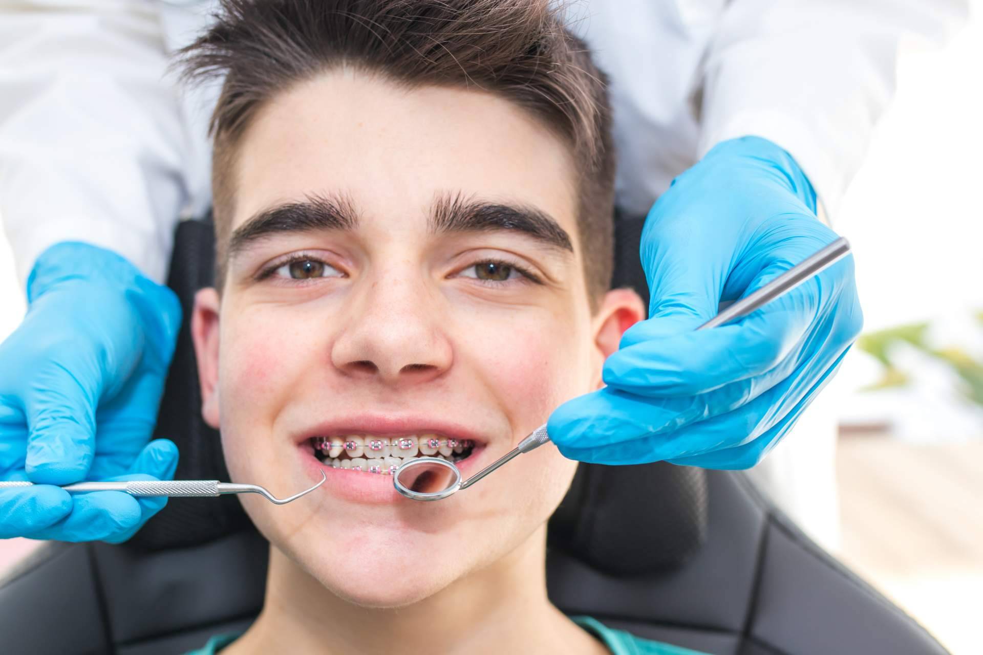 La Clínica Sonrisas de Corrales Dental realiza tratamientos con ortodoncia de máxima calidad en Badajoz, gracias a sus expertos
