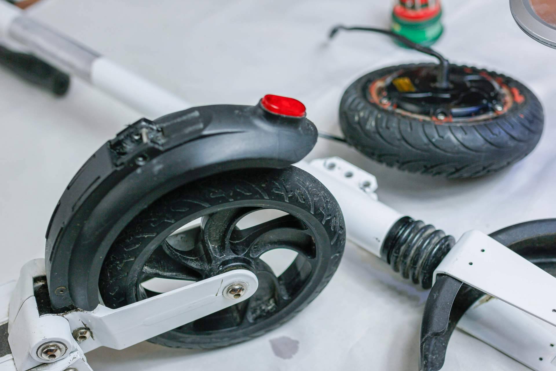 Reparar los patinetes eléctricos con LYNX