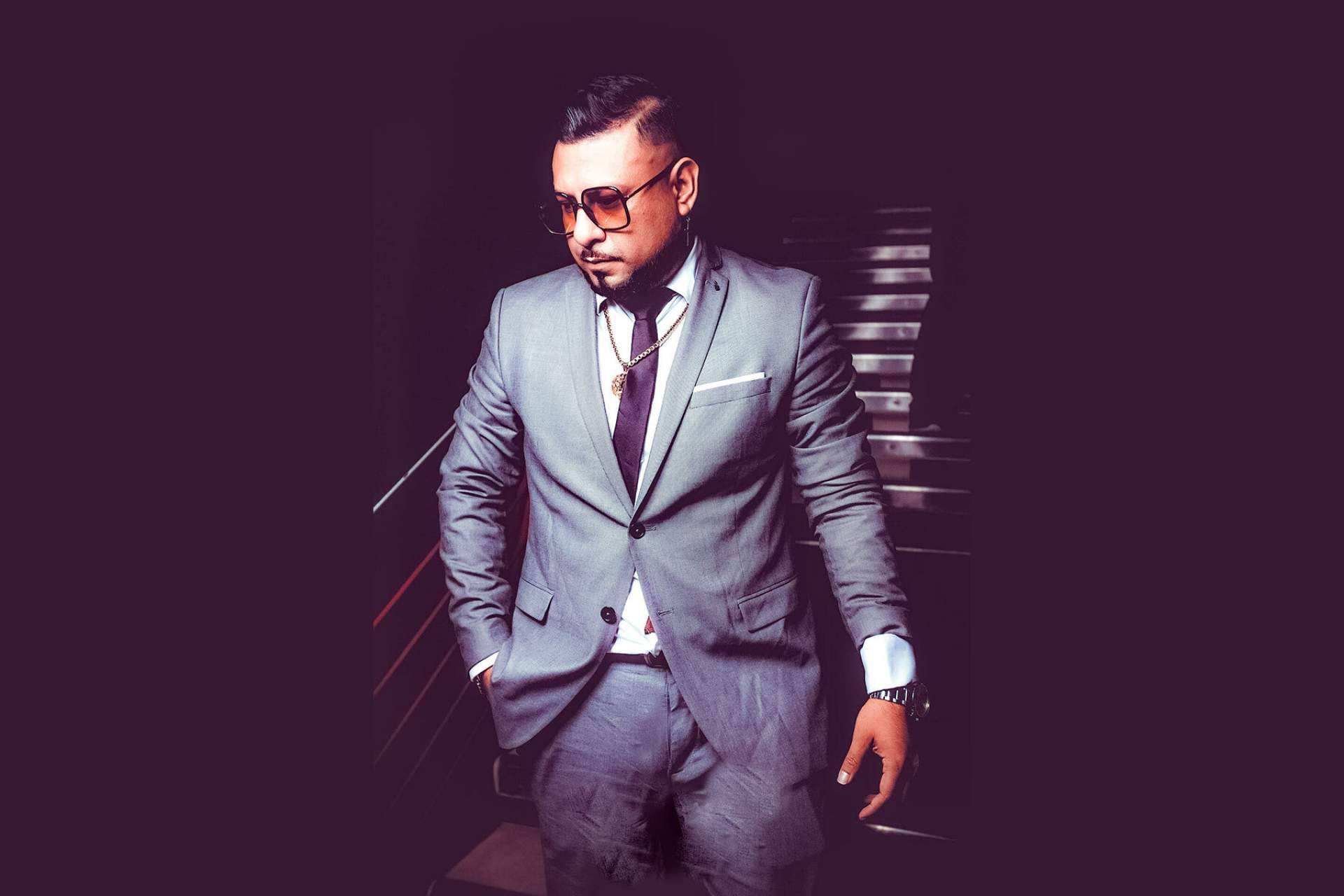 ¿Cuál es la trayectoria profesional del creador de la bachata fusión Carlos Espinosa?