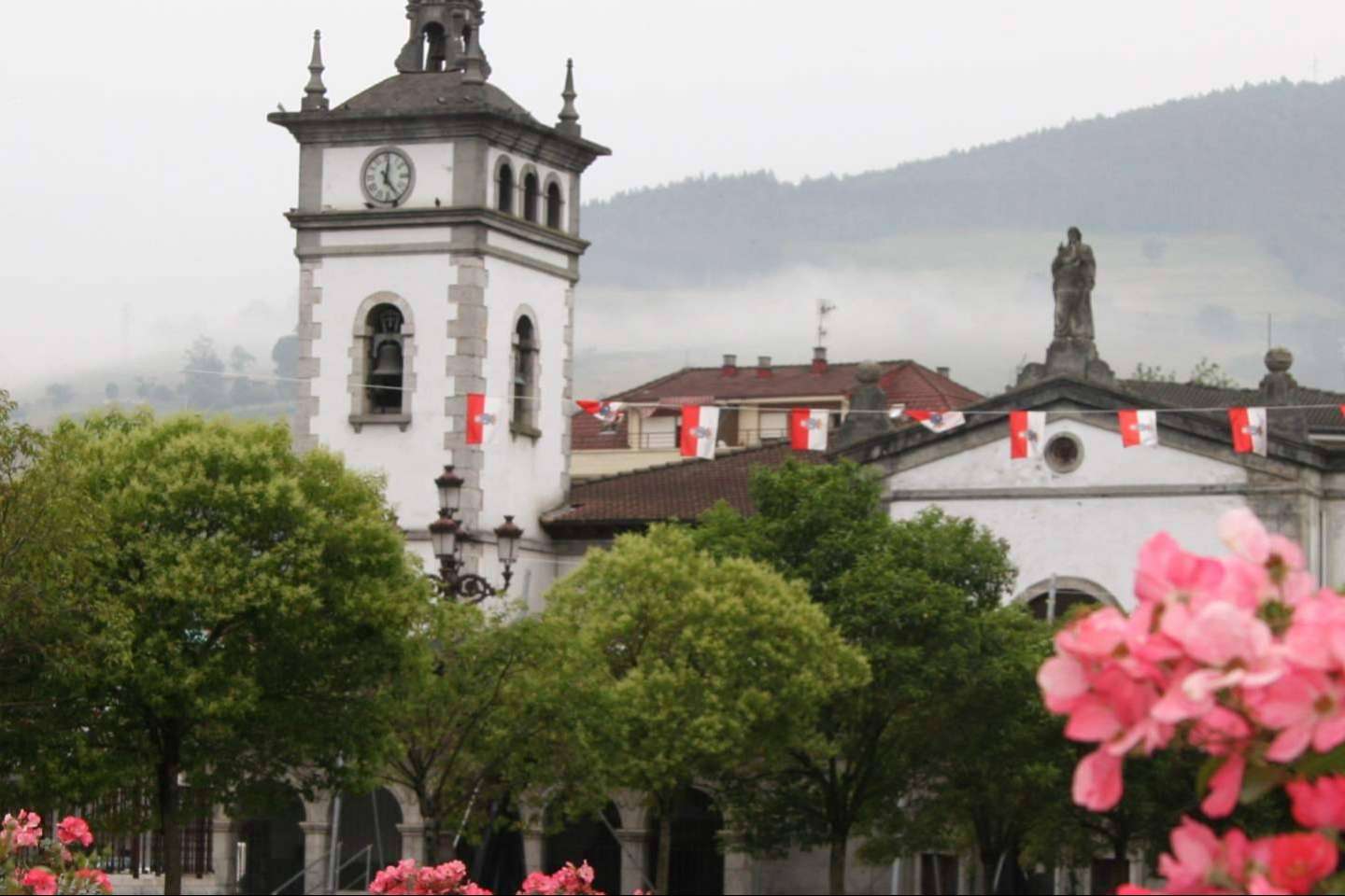 Peñaclara, la librería de Ramales de la Victoria que llega a todos los hogares