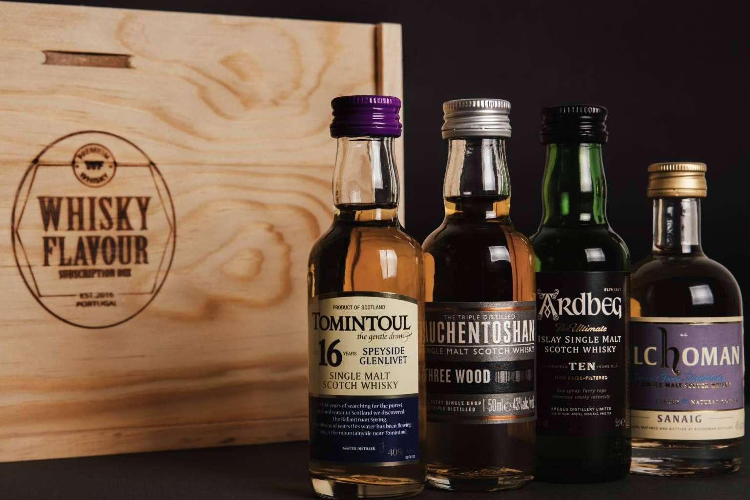 Una idea de regalo original para los amantes del whisky es la caja de suscripción