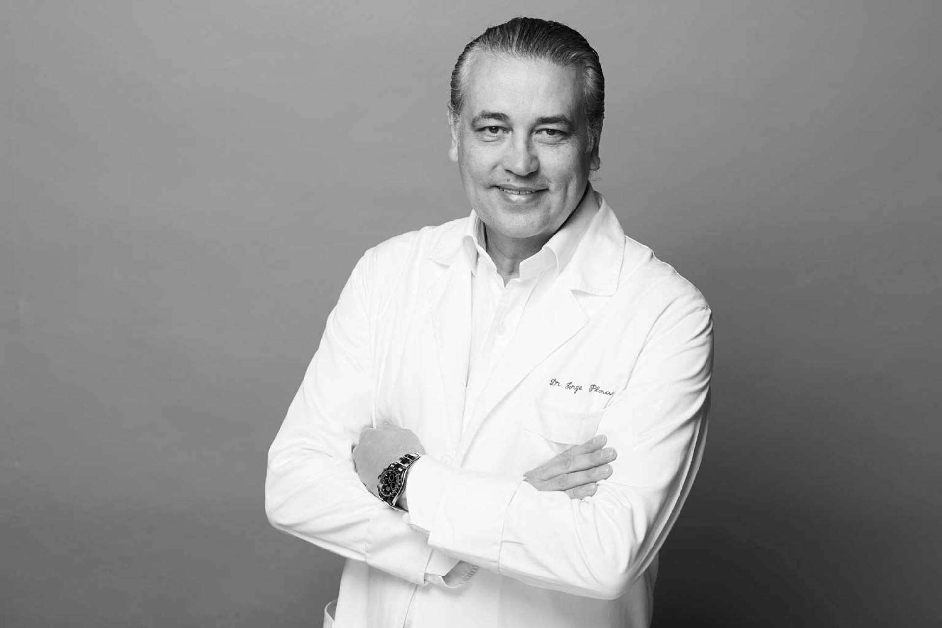 Las ventajas de realizarse un aumento mamario con prótesis y con grasa con el Dr. Jorge Planas