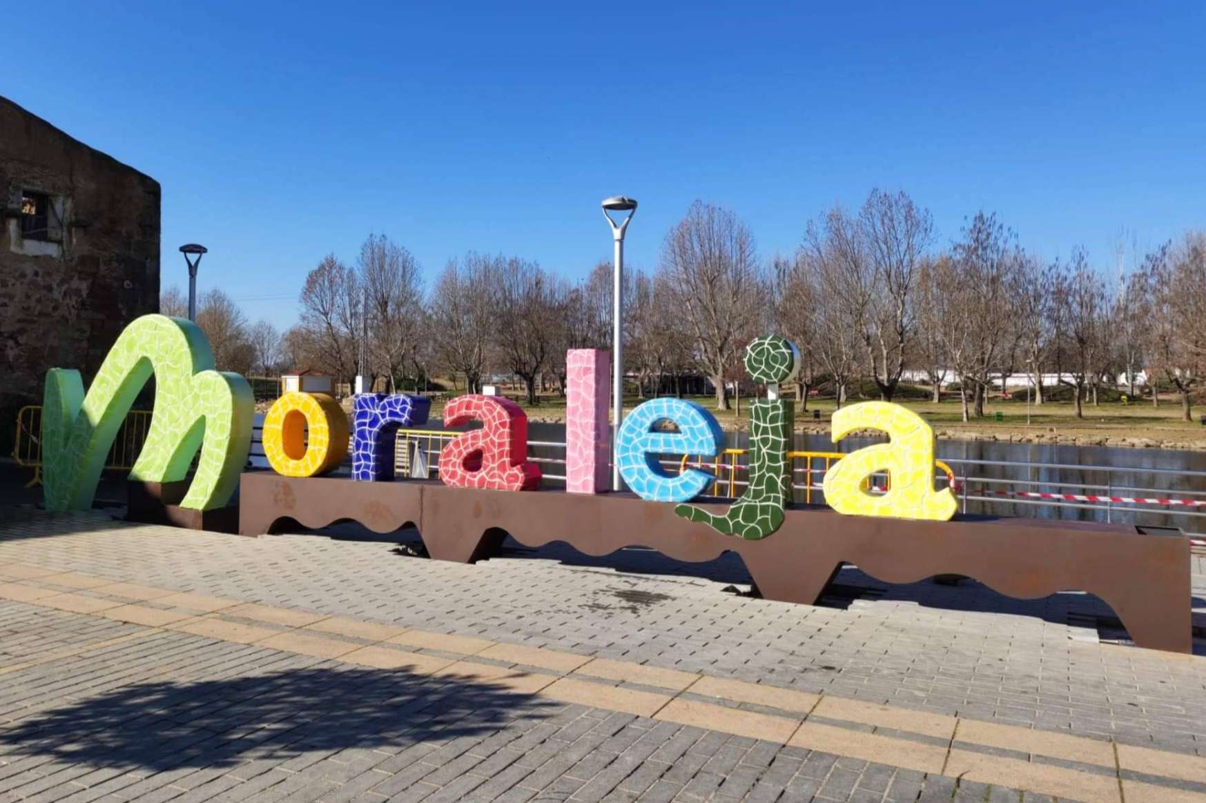 Letras en las entradas de las localidades de la mano de Mobuartex