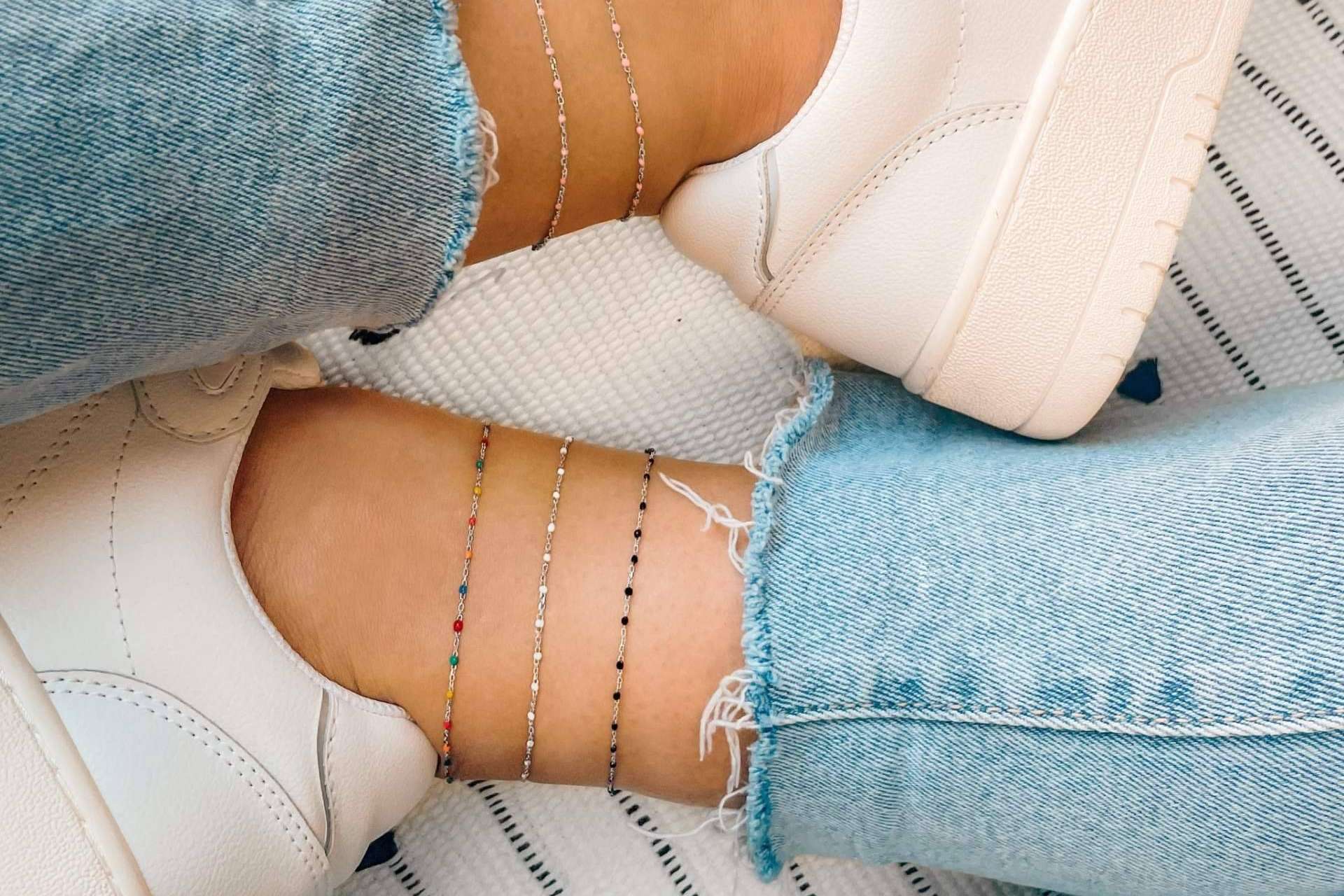 Tobilleras, un complemento imprescindible en el look de este verano