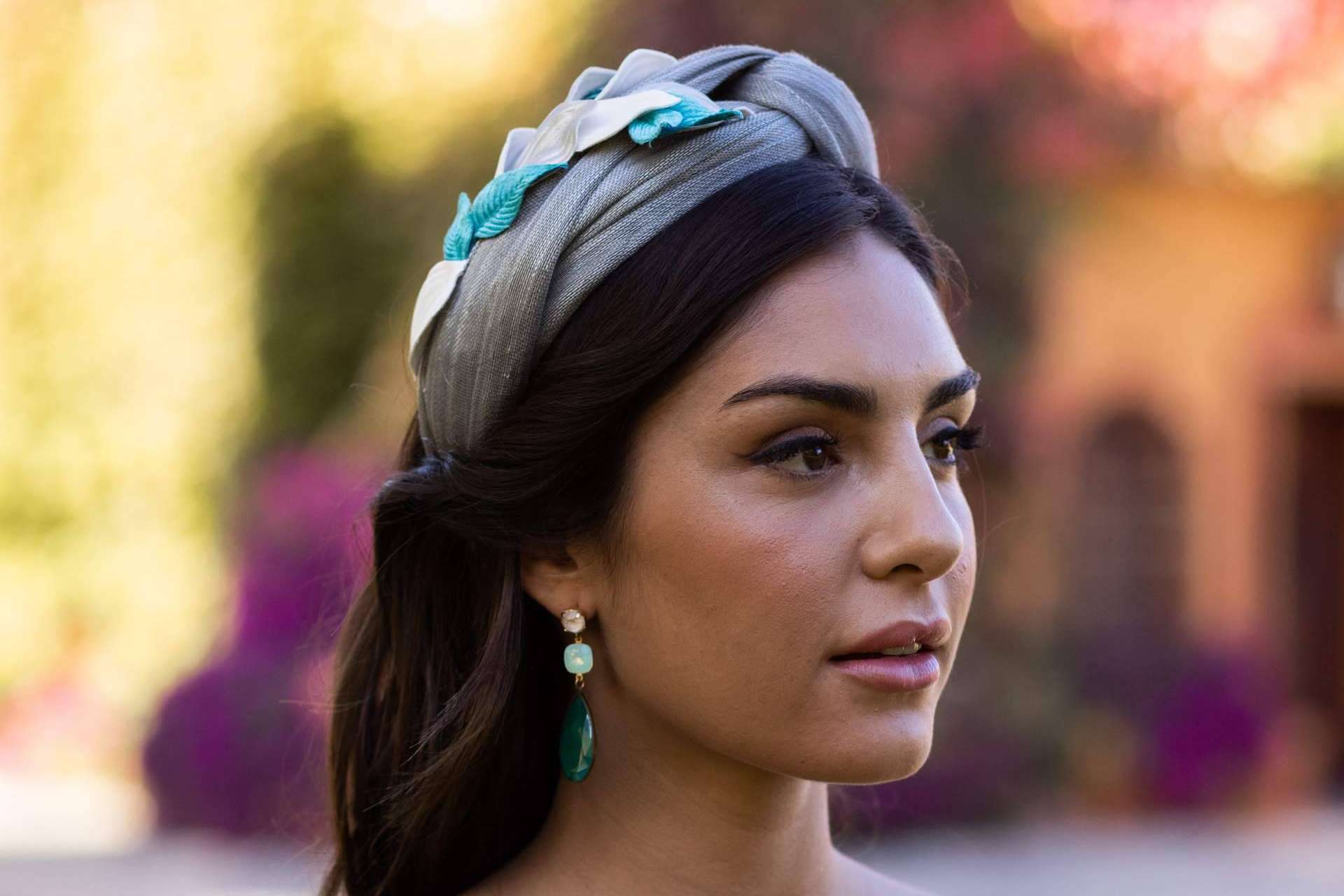 Las diademas de invitada son la última tendencia en los looks de boda