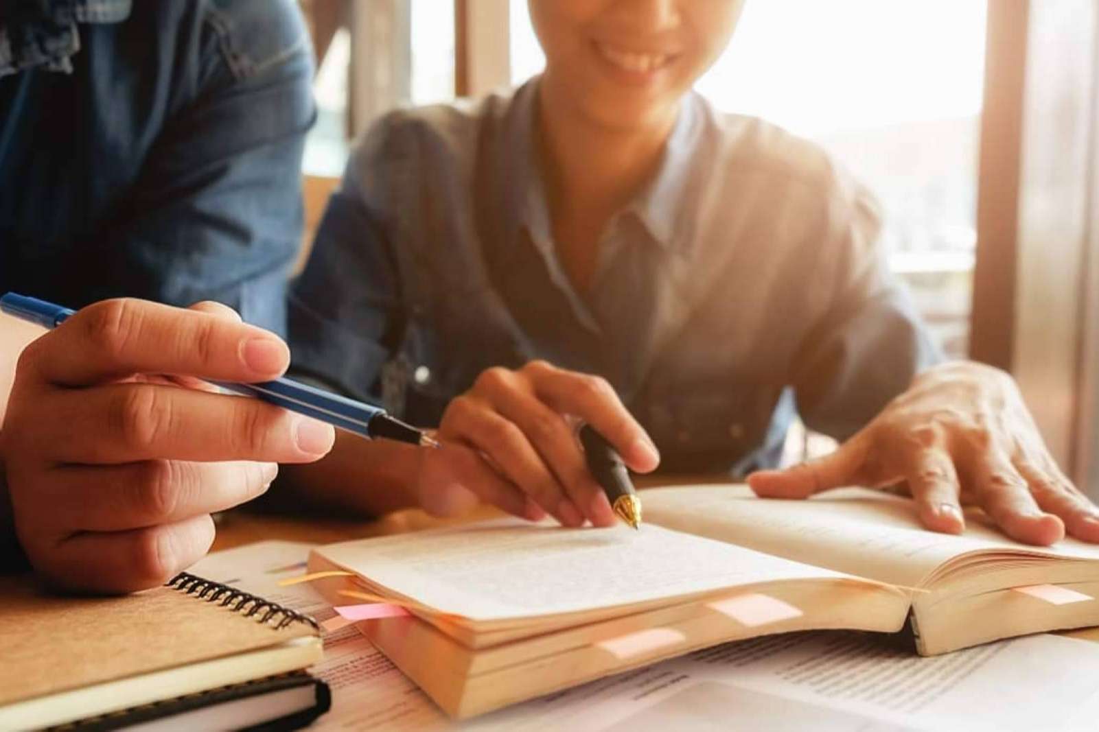 Simplifica Tus Opos ofrece estrategias y herramientas para preparar oposiciones online