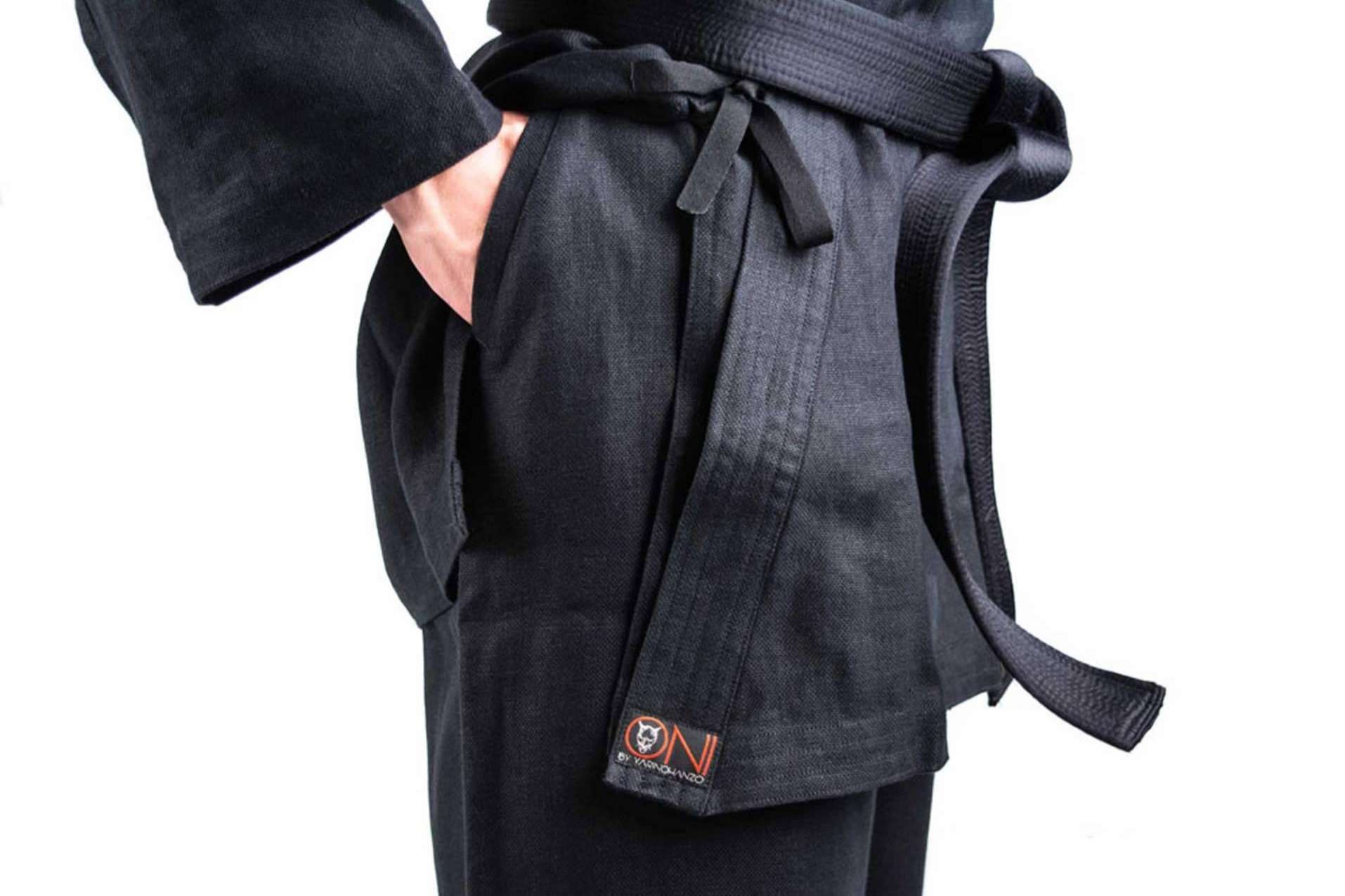 Gran variedad de uniformes de artes marciales, disponibles en Katanamart