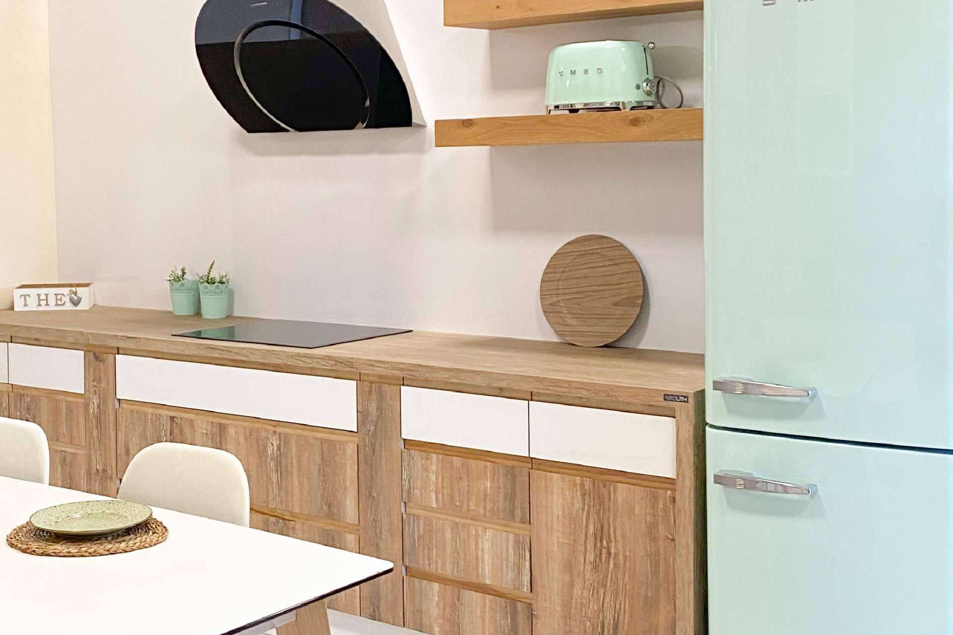 Maderas Gámez usa la madera como material protagonista en las cocinas