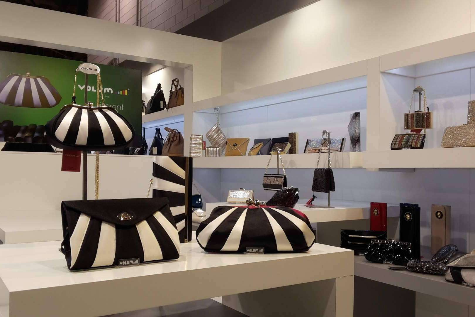 Showrooms diseñados, fabricados y montados por James Dam Studio Creativo