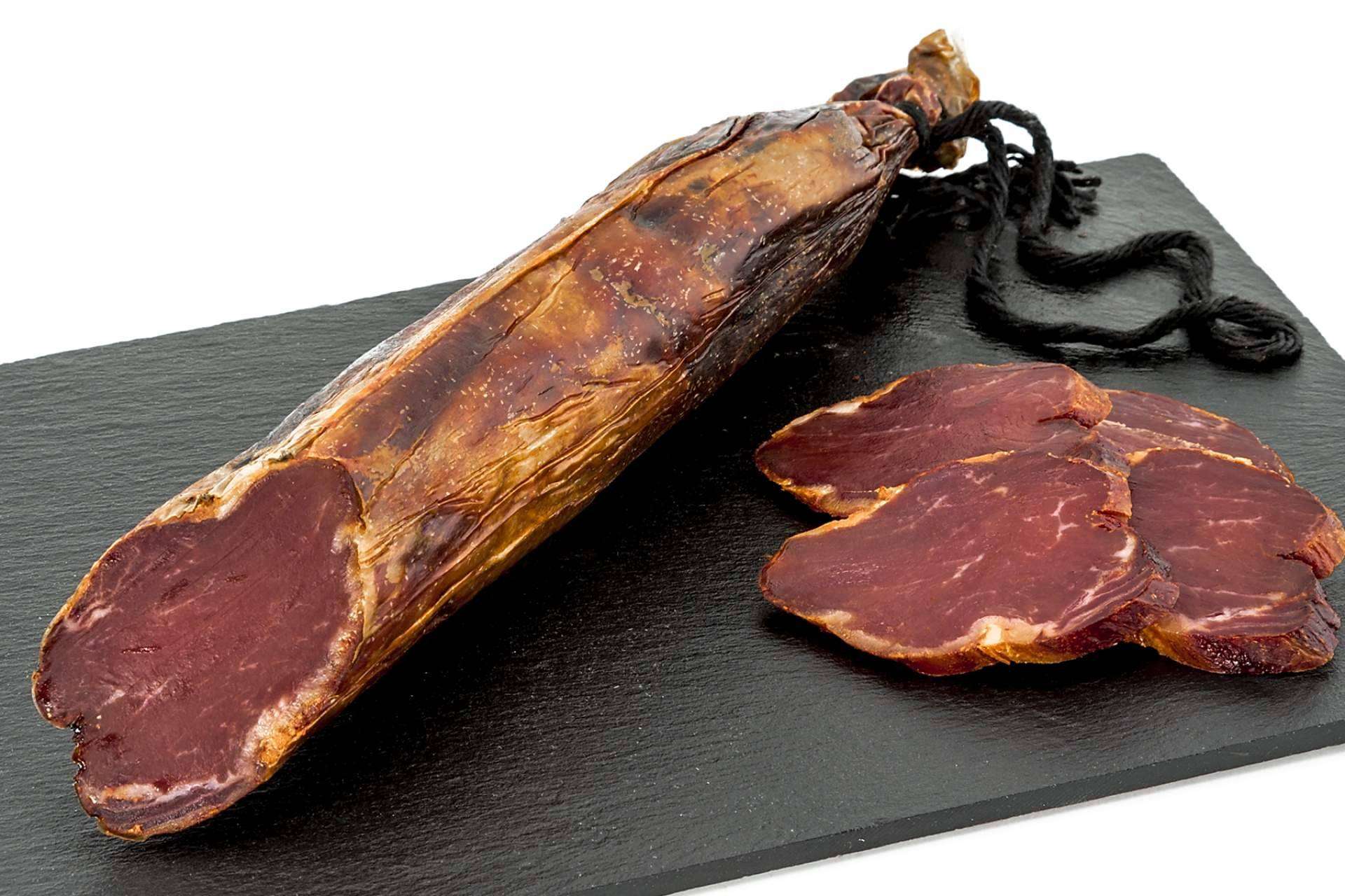 Segundín dispone de embutidos ibéricos de bellota, recetas tradicionales de Aracena