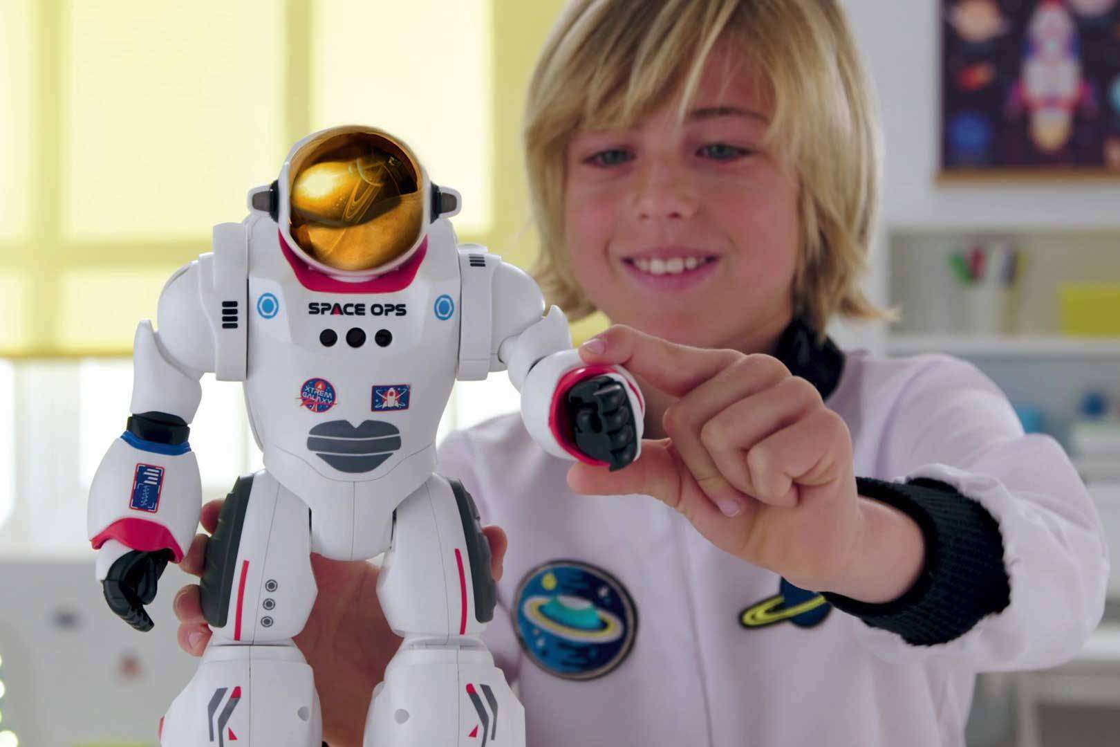 Descubrir el universo con el robot Charlie El Astronauta