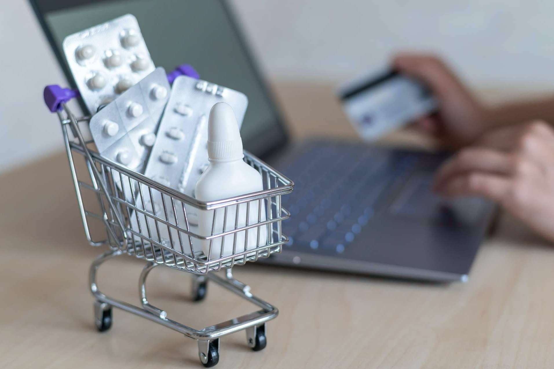 Farmacia Guitart abre las puertas a internet con una farmacia online
