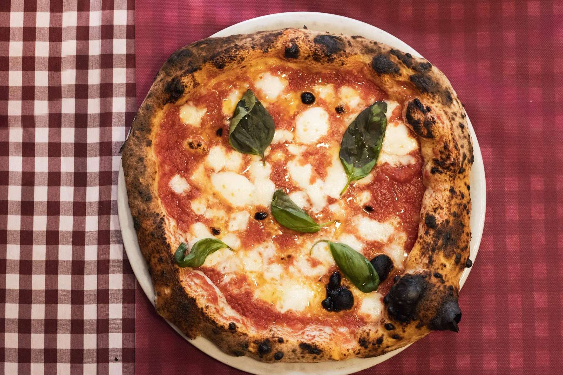 ¿Cómo encontrar una pizzería napolitana en Barcelona?, Spaccanapoli