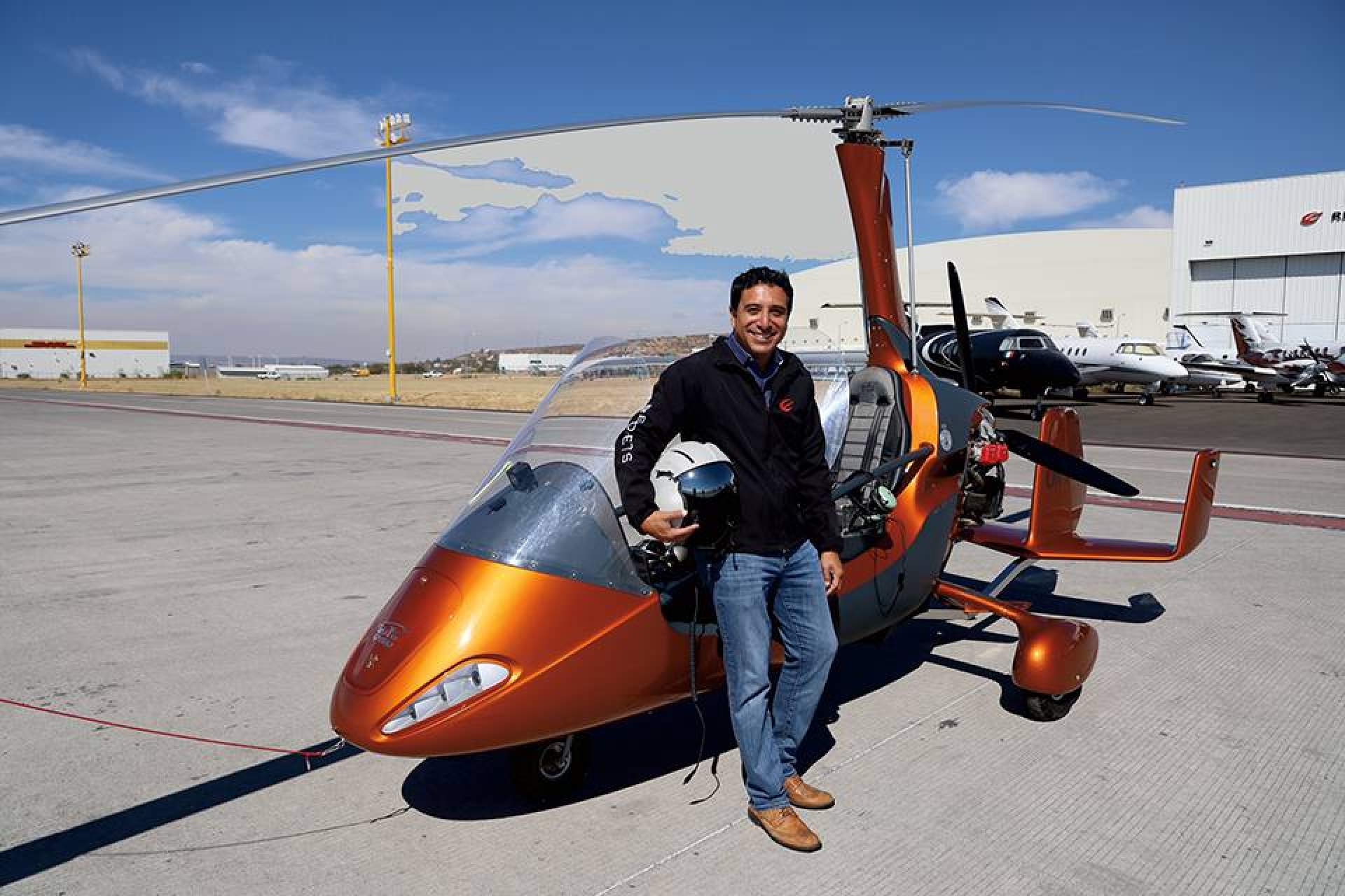 El Capitán Bernardo Moreno León cuenta la historia de la aviación civil en México