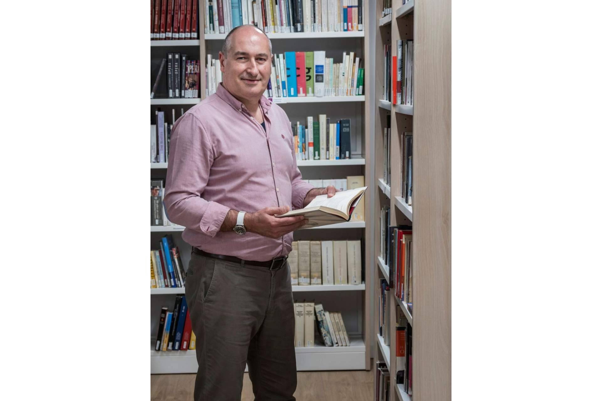 Toni Traveria escribe un libro de empresa escrito para preservar y poner en valor el legado de la compañía