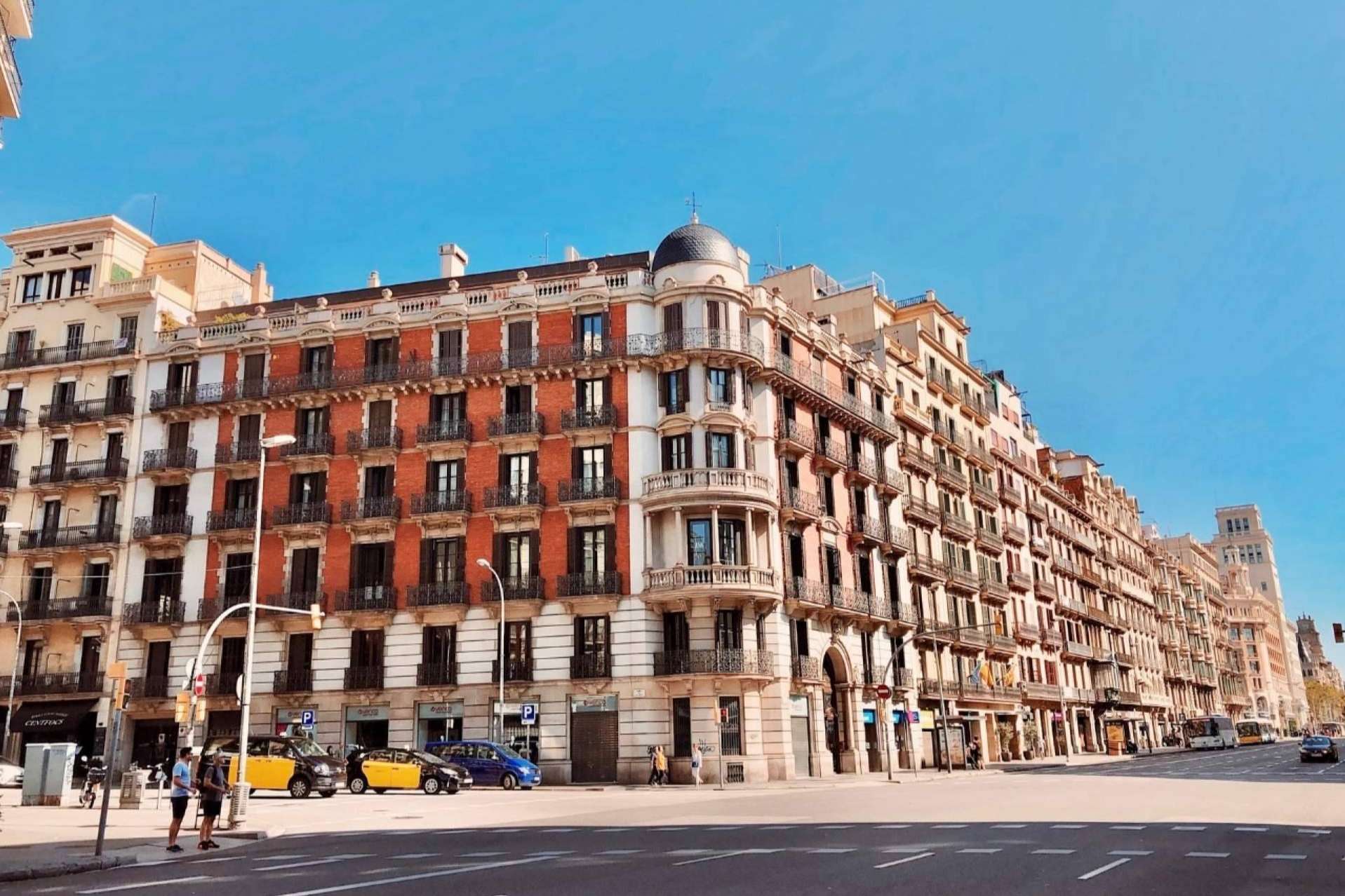 Comprar un inmueble modernista en L’Eixample, con Finca Regia Real Estate