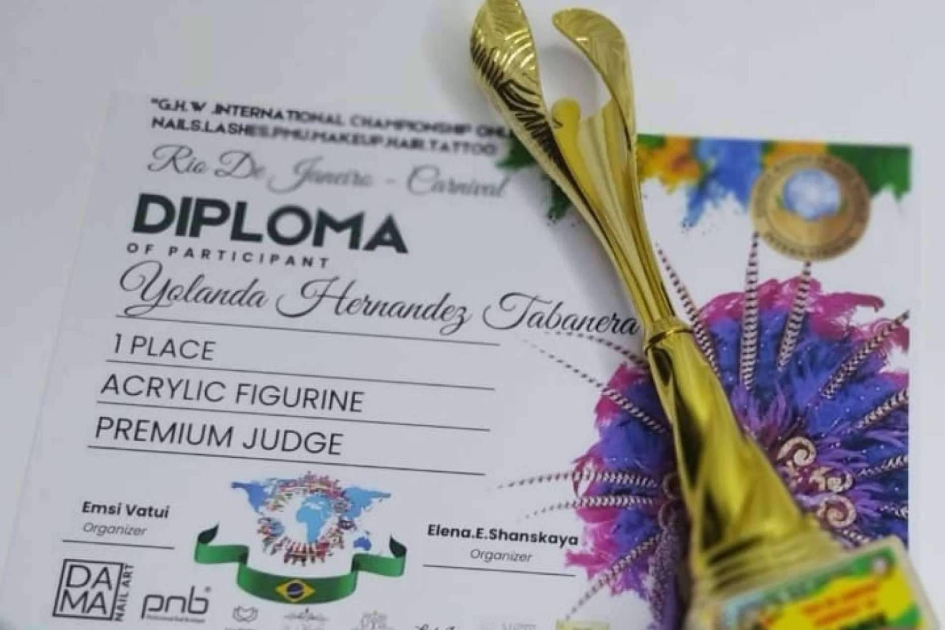 Yolanda Hernández, directora de Uñas y Estética, ha obtenido 3 premios en la competición de río de Janeiro