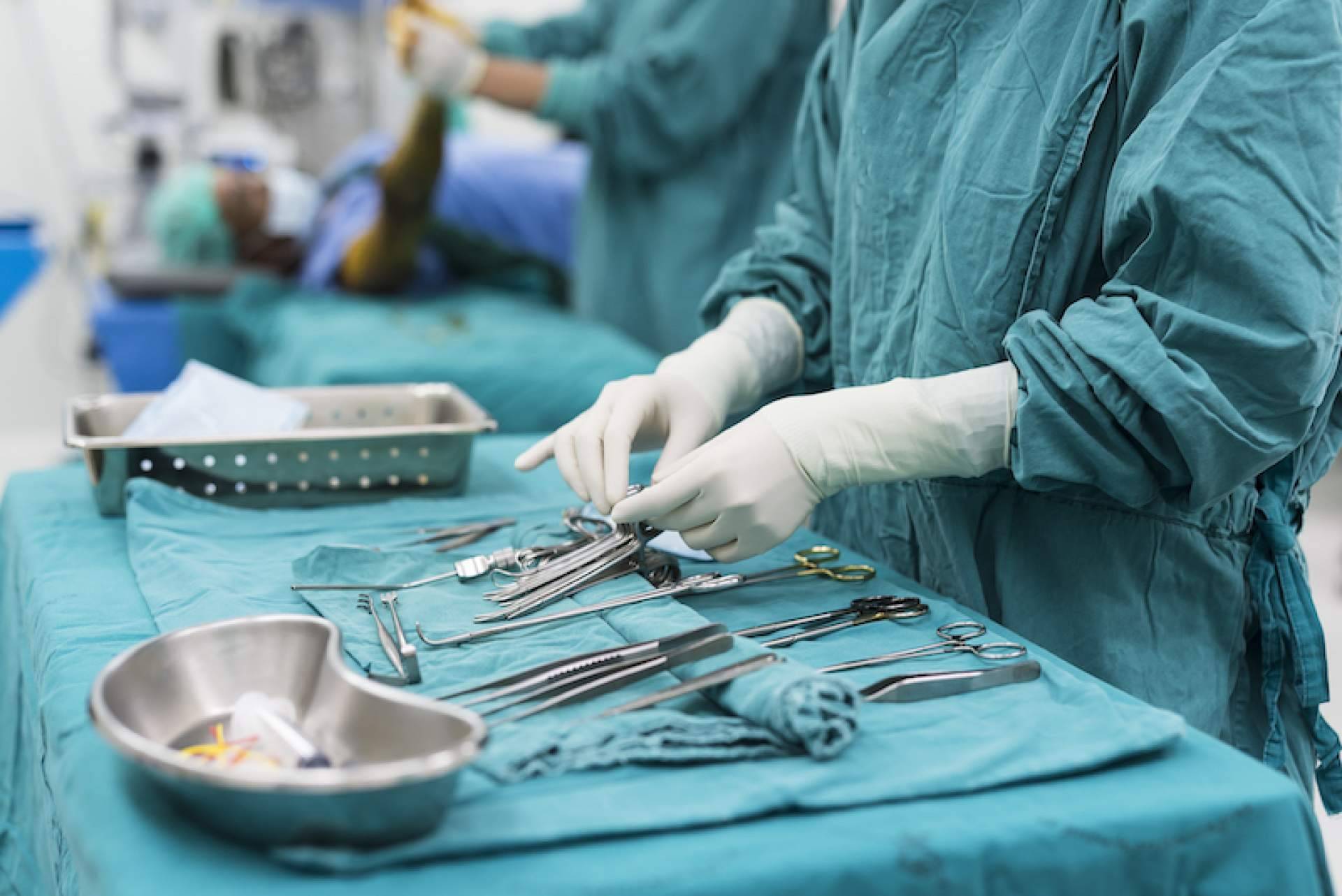 Cuáles son los riesgos y complicaciones de la restitución del tránsito intestinal