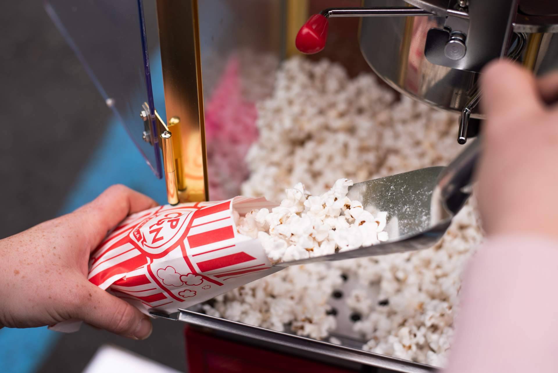 Tecnochufa pone a disposición sus máquinas de palomitas y máquinas de algodón dulce