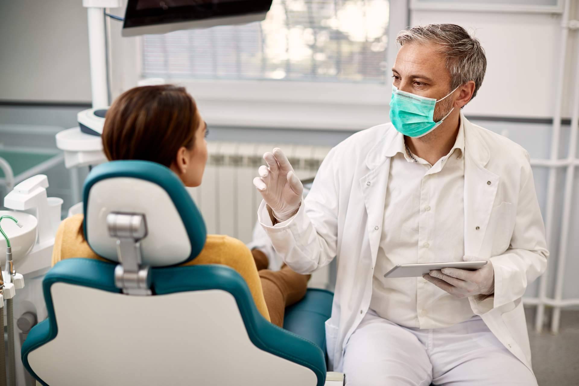 Curetaje dental. Los motivos por los que es importante prestar atención a la salud de las encías