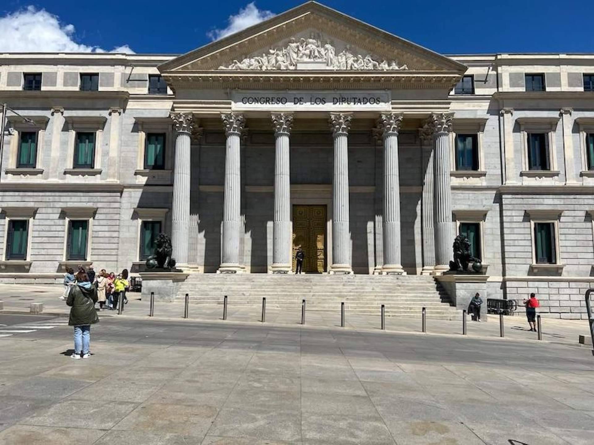 Gestión de llamadas entrantes por IA, atención al cliente continua con Premium Numbers