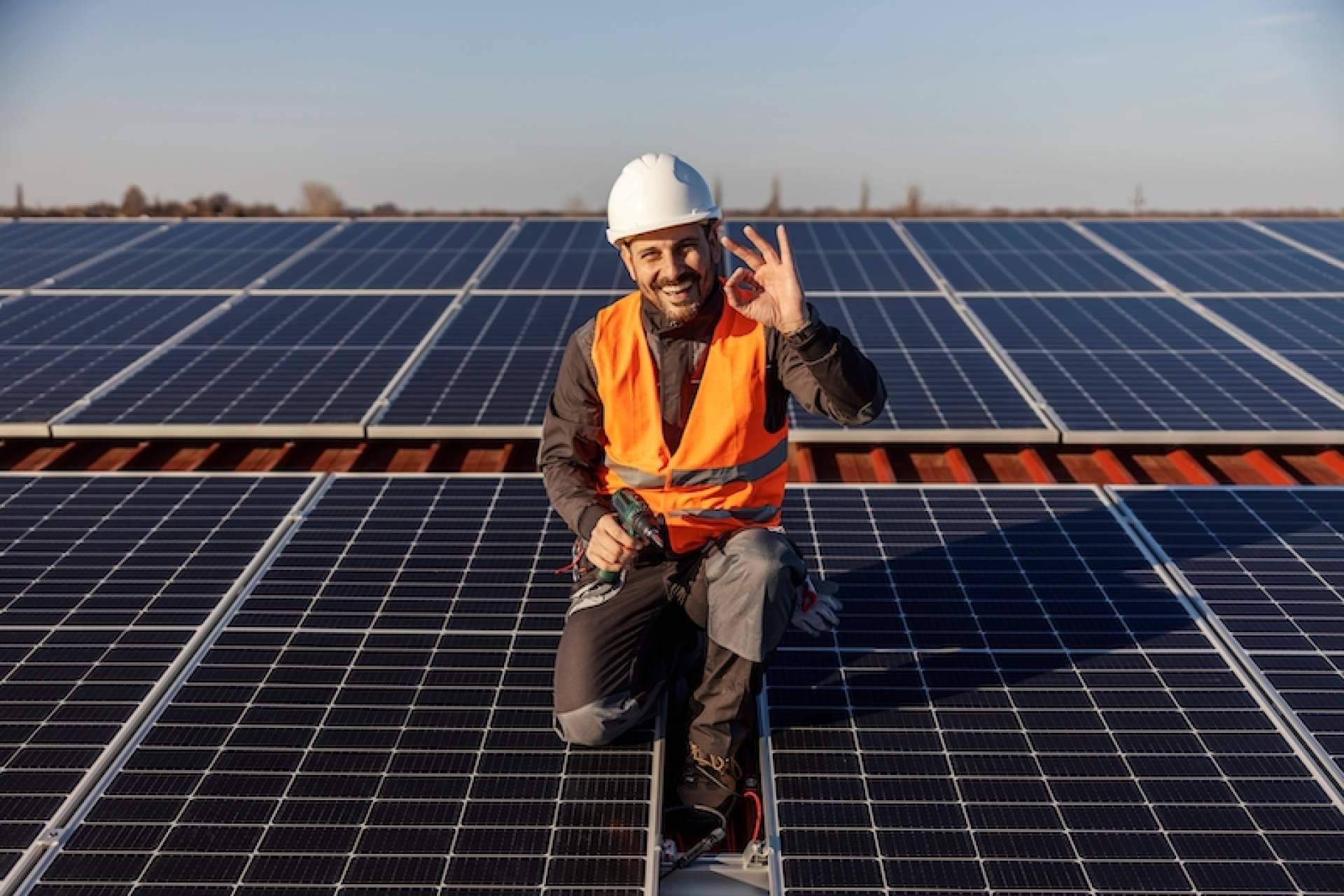 Autoconsumo doméstico para ahorrar en la factura de la luz con todas las ayudas disponibles