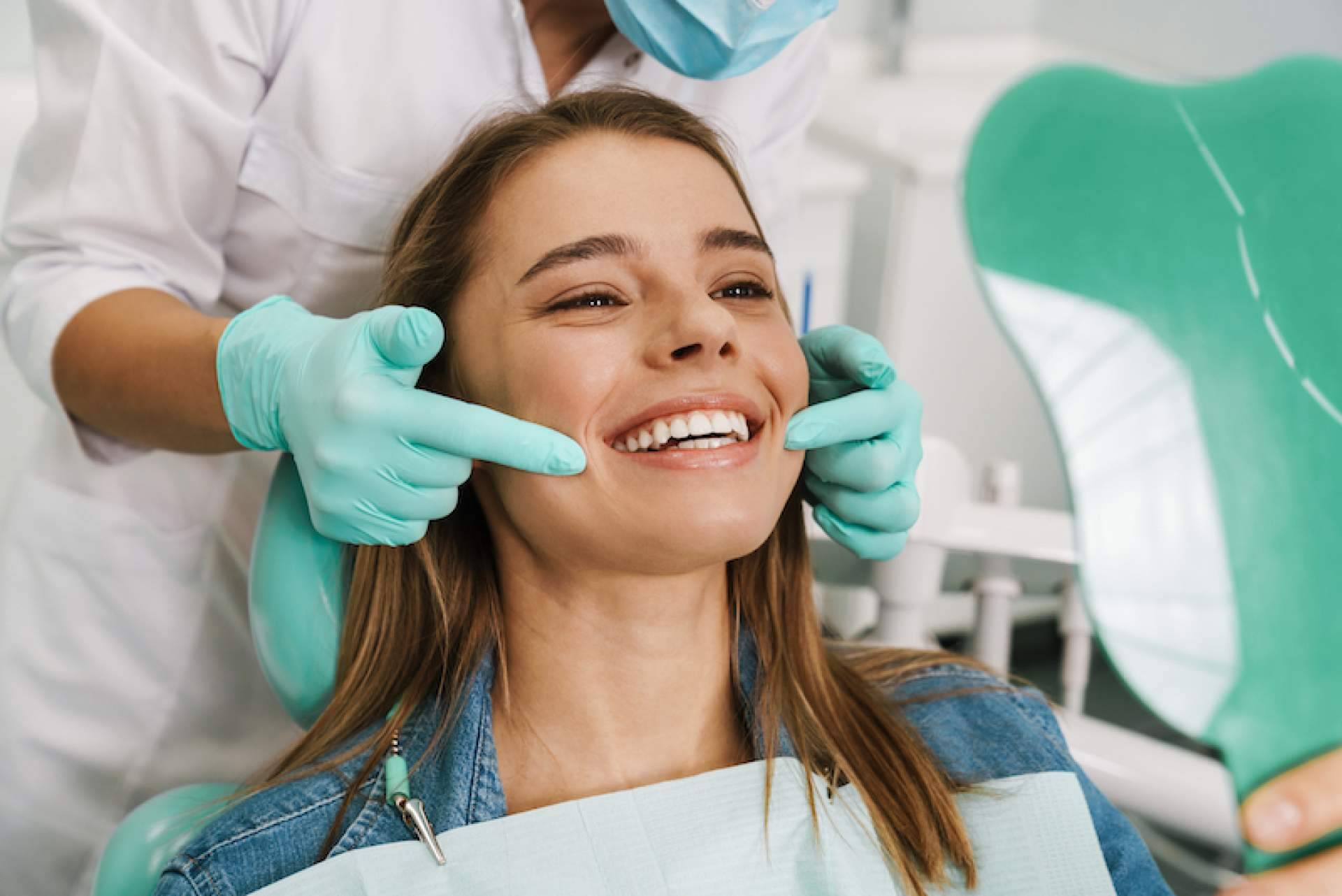 Acudir al dentista por urgencia dental en agosto es posible con clínicas como DeltaDent