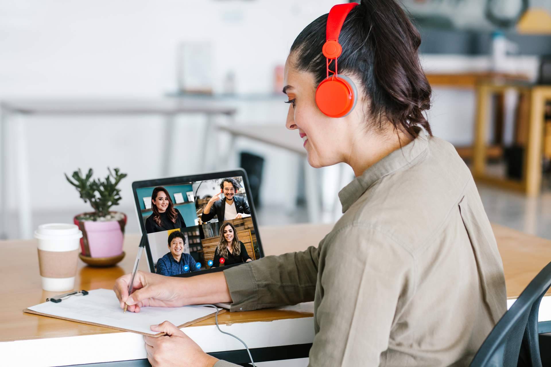 El trabajo híbrido se ha convertido en una tendencia real y tangible