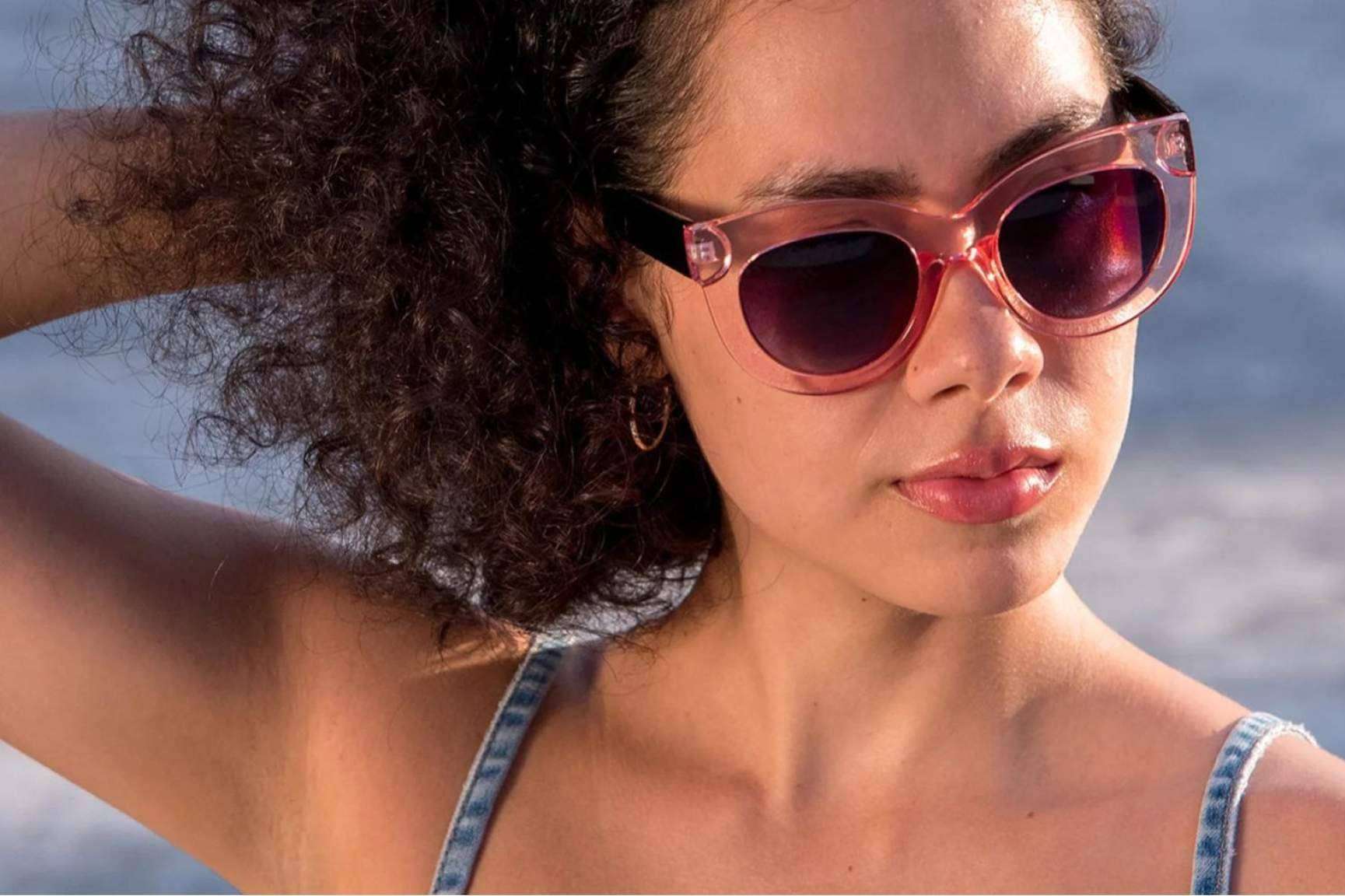 Charly Therapy ofrece las gafas de sol rosas de moda para este verano