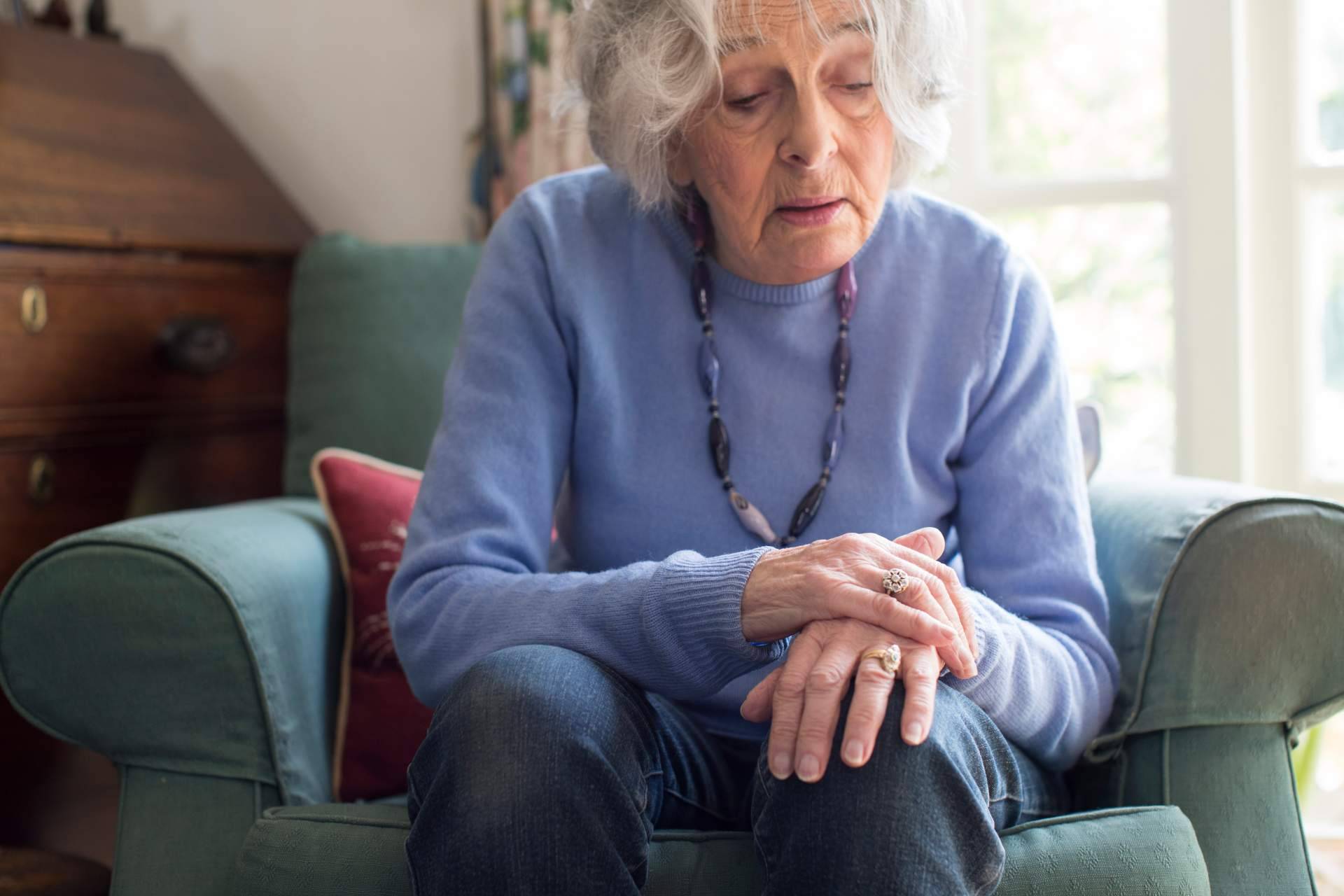 ¿Cómo reconocer los primeros síntomas en la enfermedad de Parkinson?