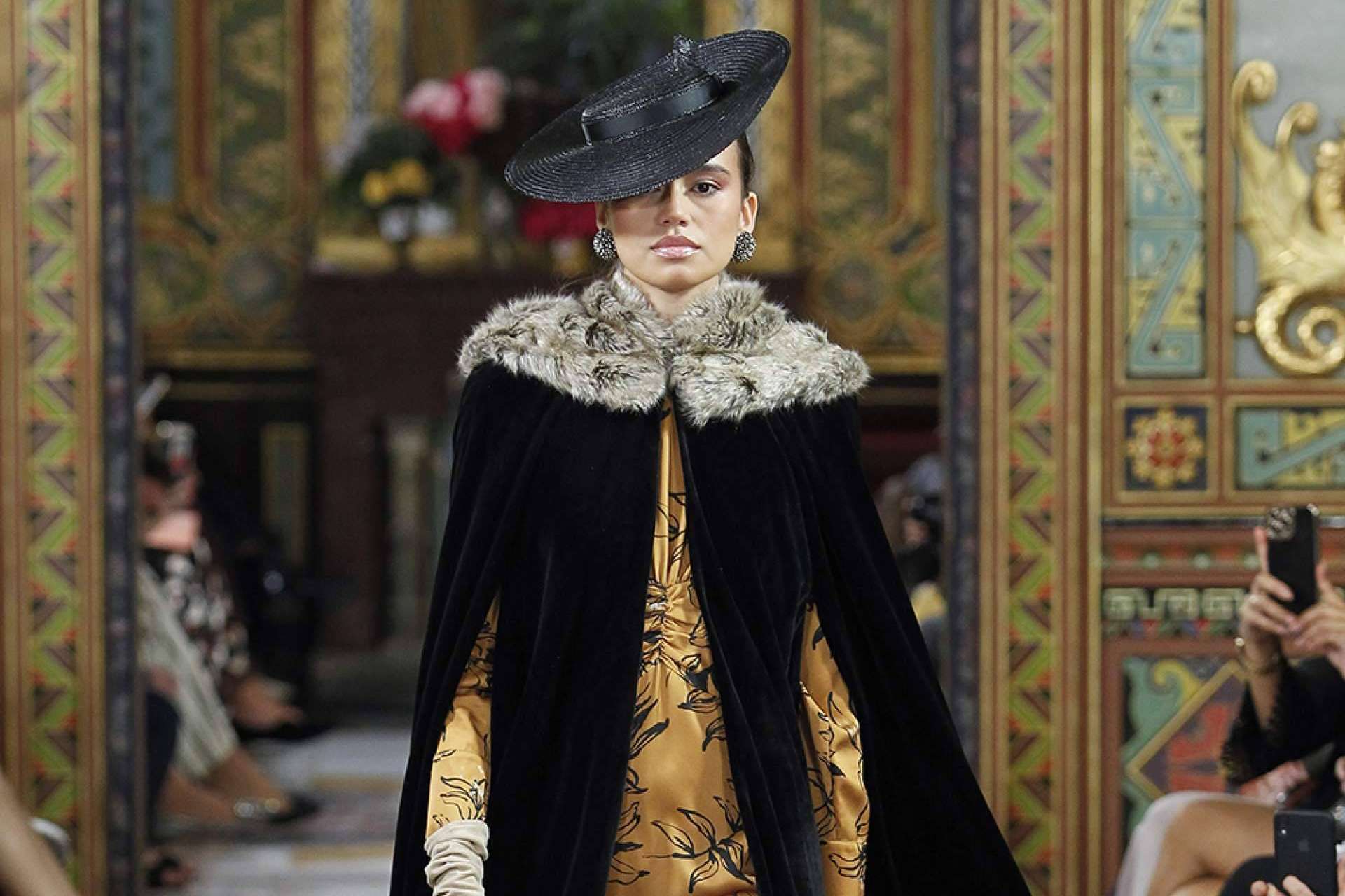 Capas Capicúa, una de las marcas españolas sostenibles más tops de complementos tendencia para invitadas de boda
