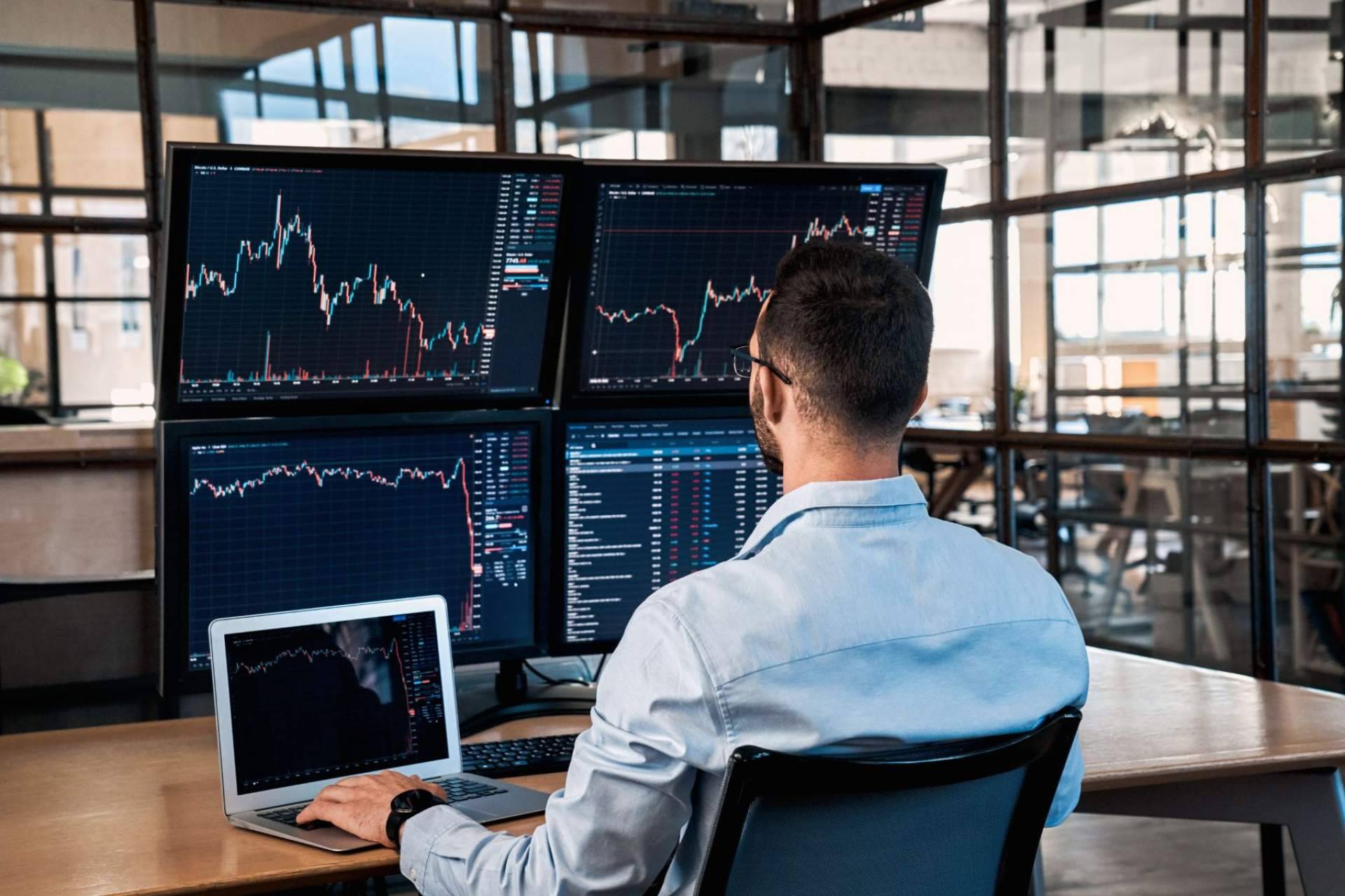 Los consejos y técnicas para mejorar las estrategias de trading y la gestión de riesgos de Tradingero