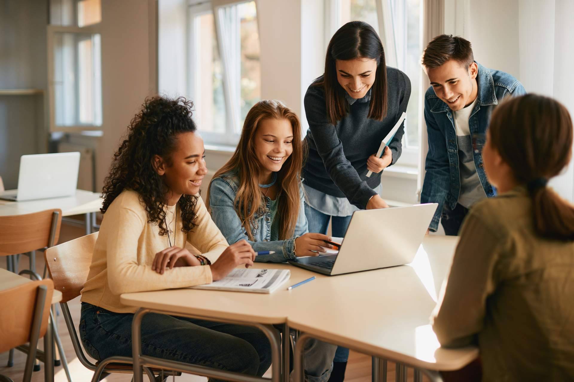 ¿En qué consisten las Tecnologías TIC, TAC y TEP y qué papel ocupa AFOE en su aplicación en el aula?