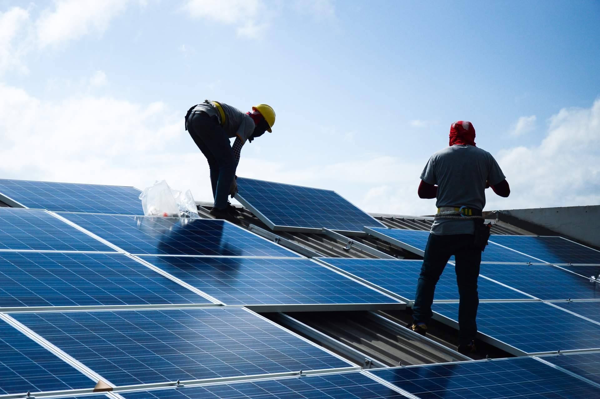 Tecnología avanzada para controlar la energía fotovoltaica en el hogar desde el móvil, con la tecnología de Cireval