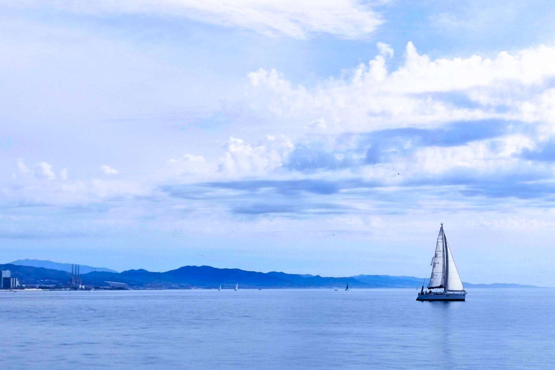 Practicar idiomas a bordo de un velero en verano