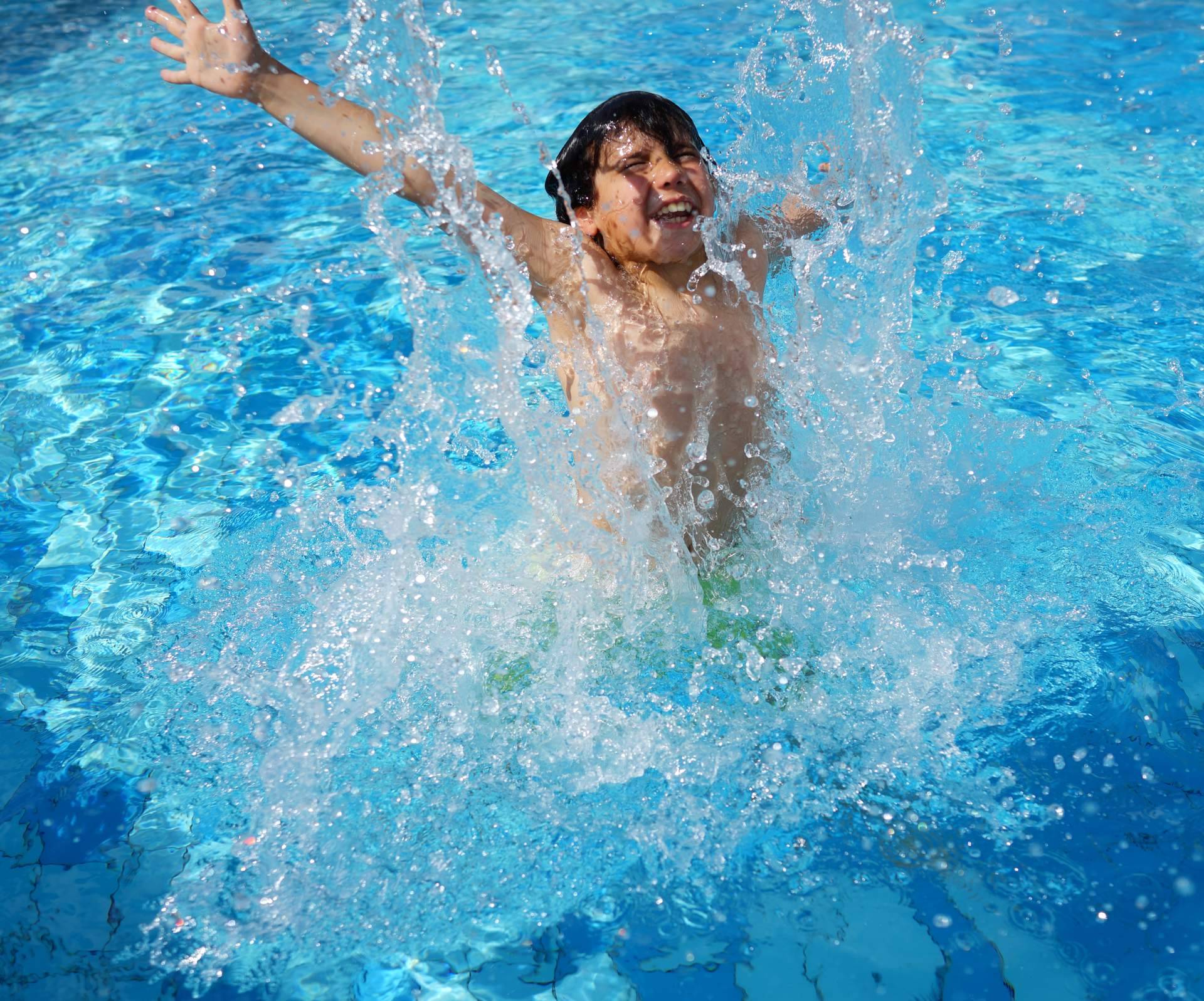 Servicios de reparación de piscinas por Telefuga